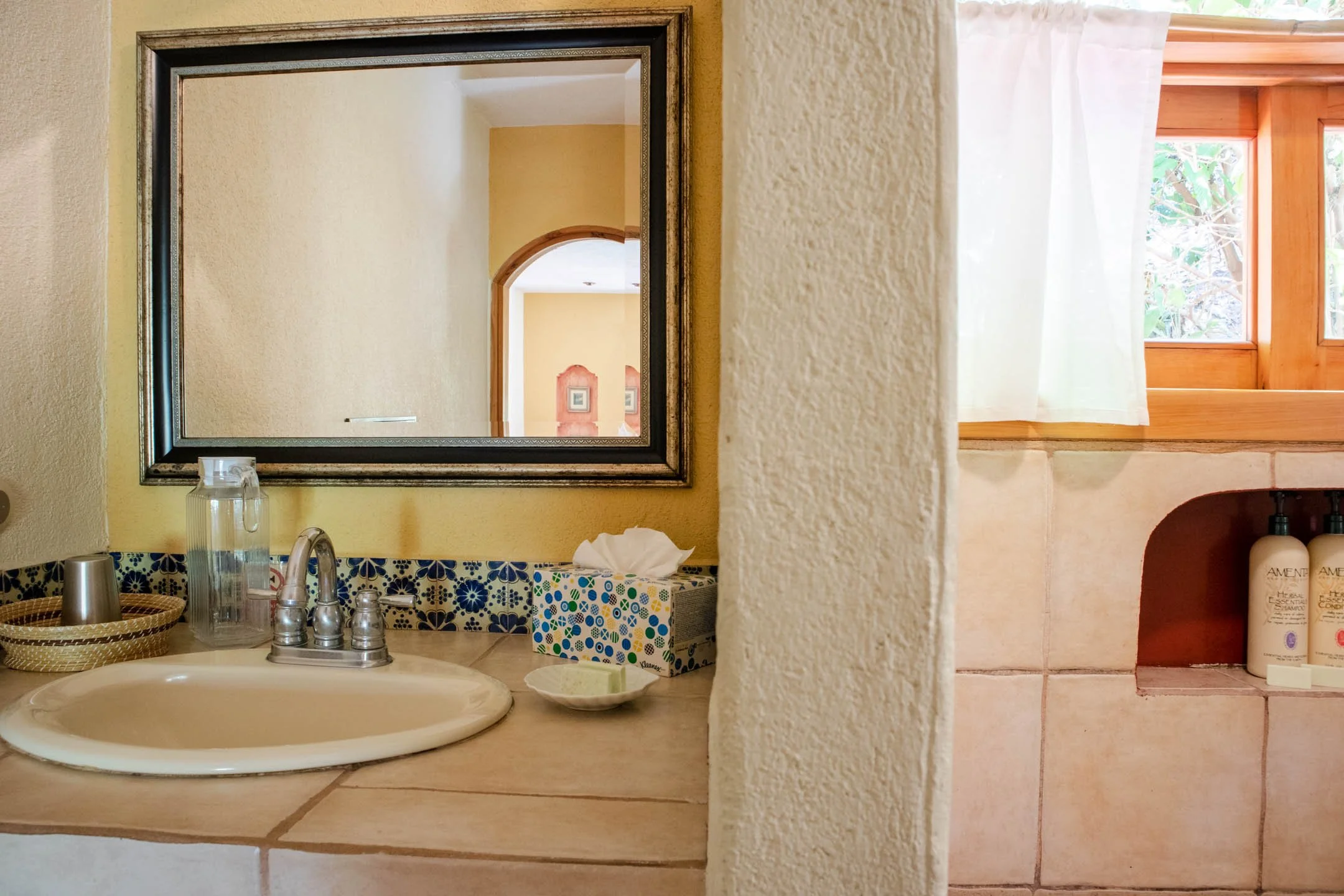 Copy of Room 14 Bathroom HDR.jpg