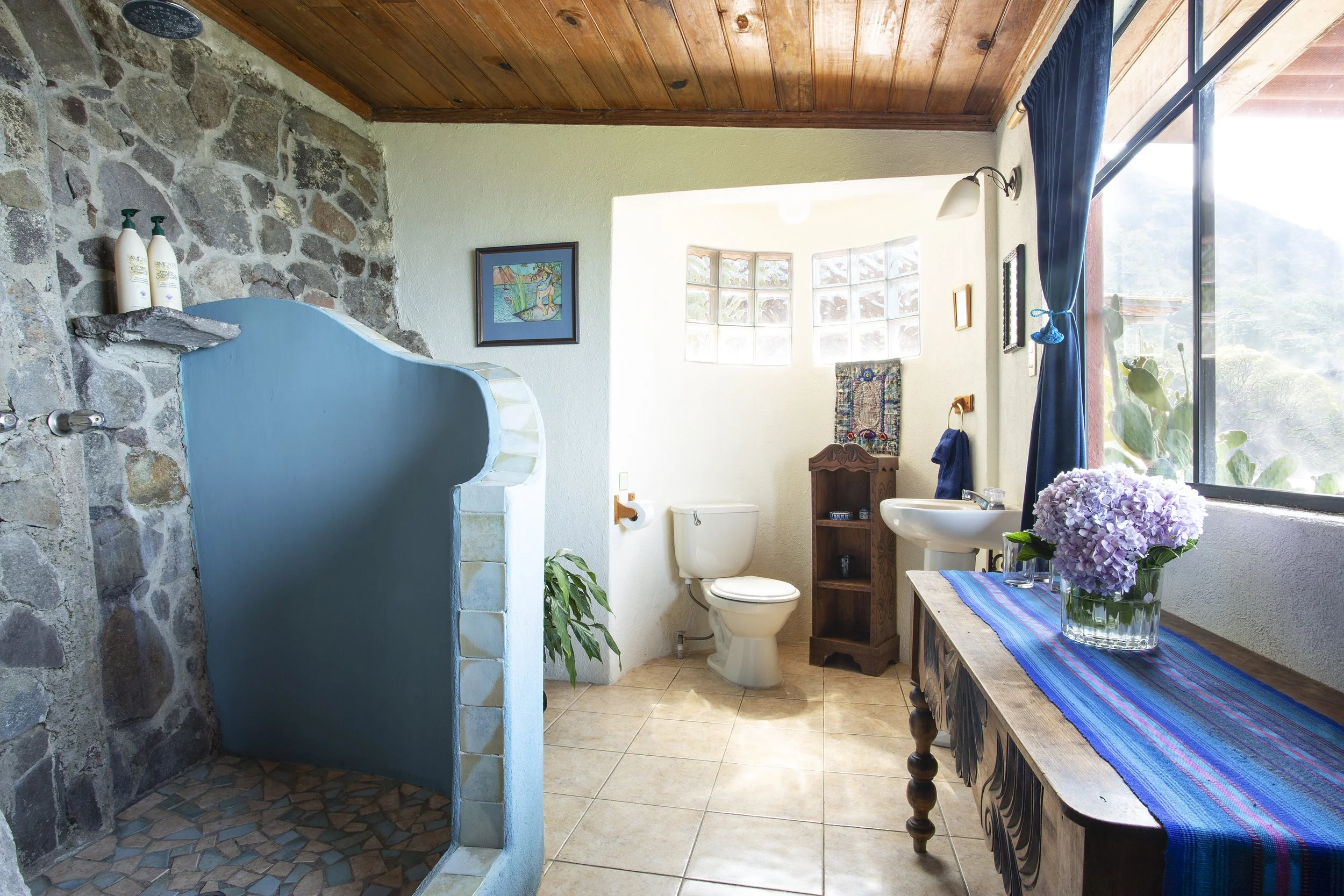 Skyline Bungalow 9 Bathroom.jpg