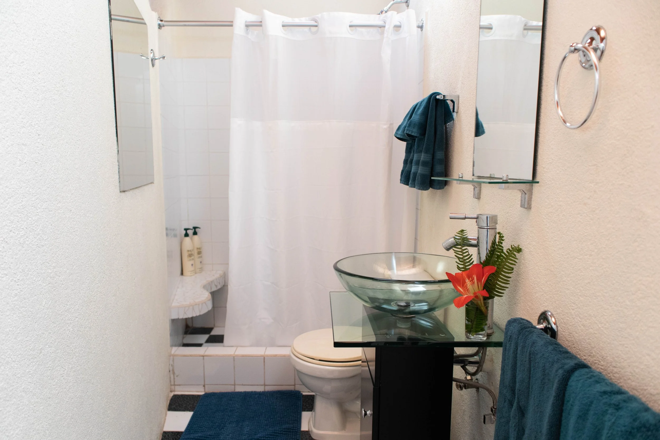 Bungalow 20 Bathroom2.jpg