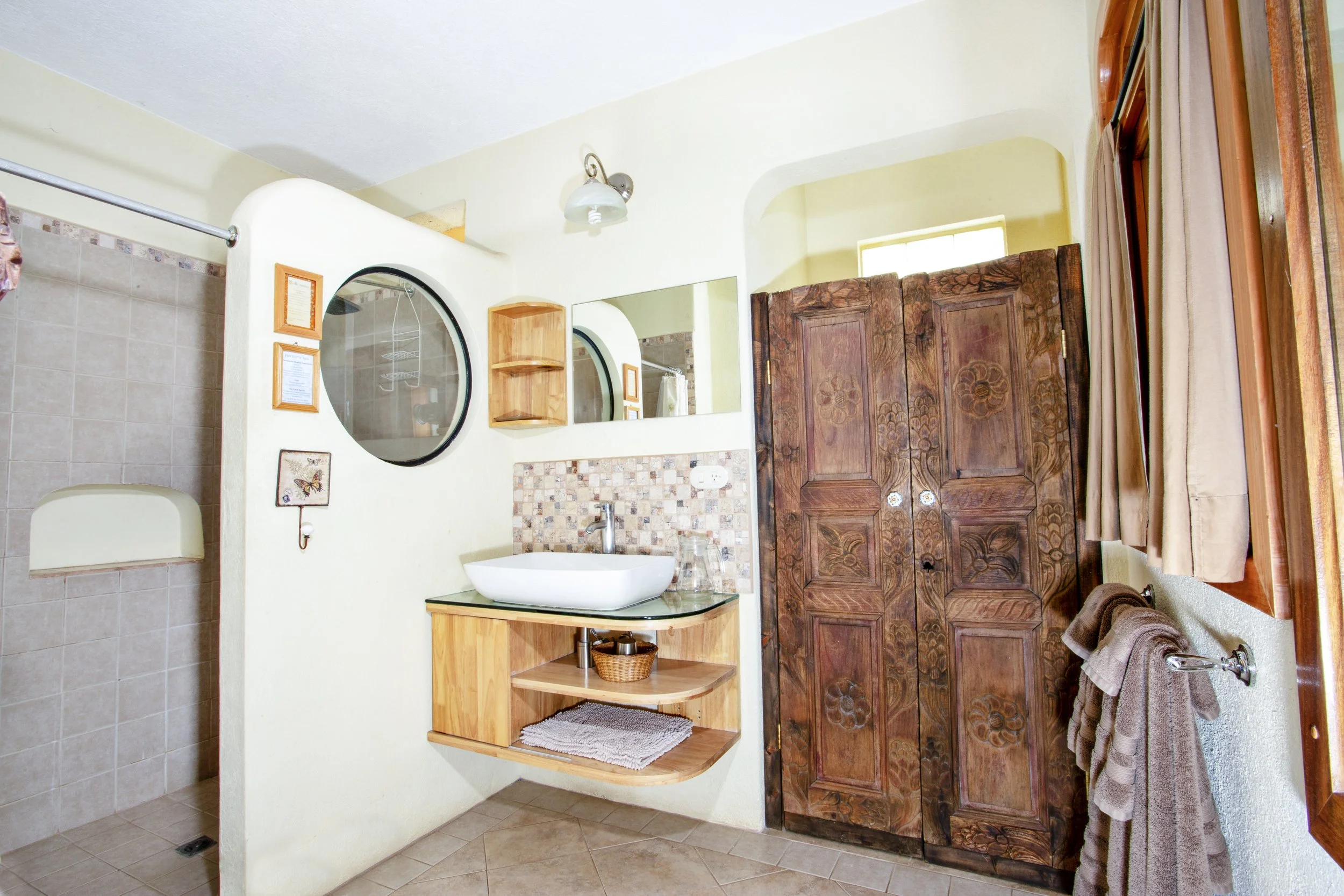 Ginger Suite 17 Bathroom.jpg