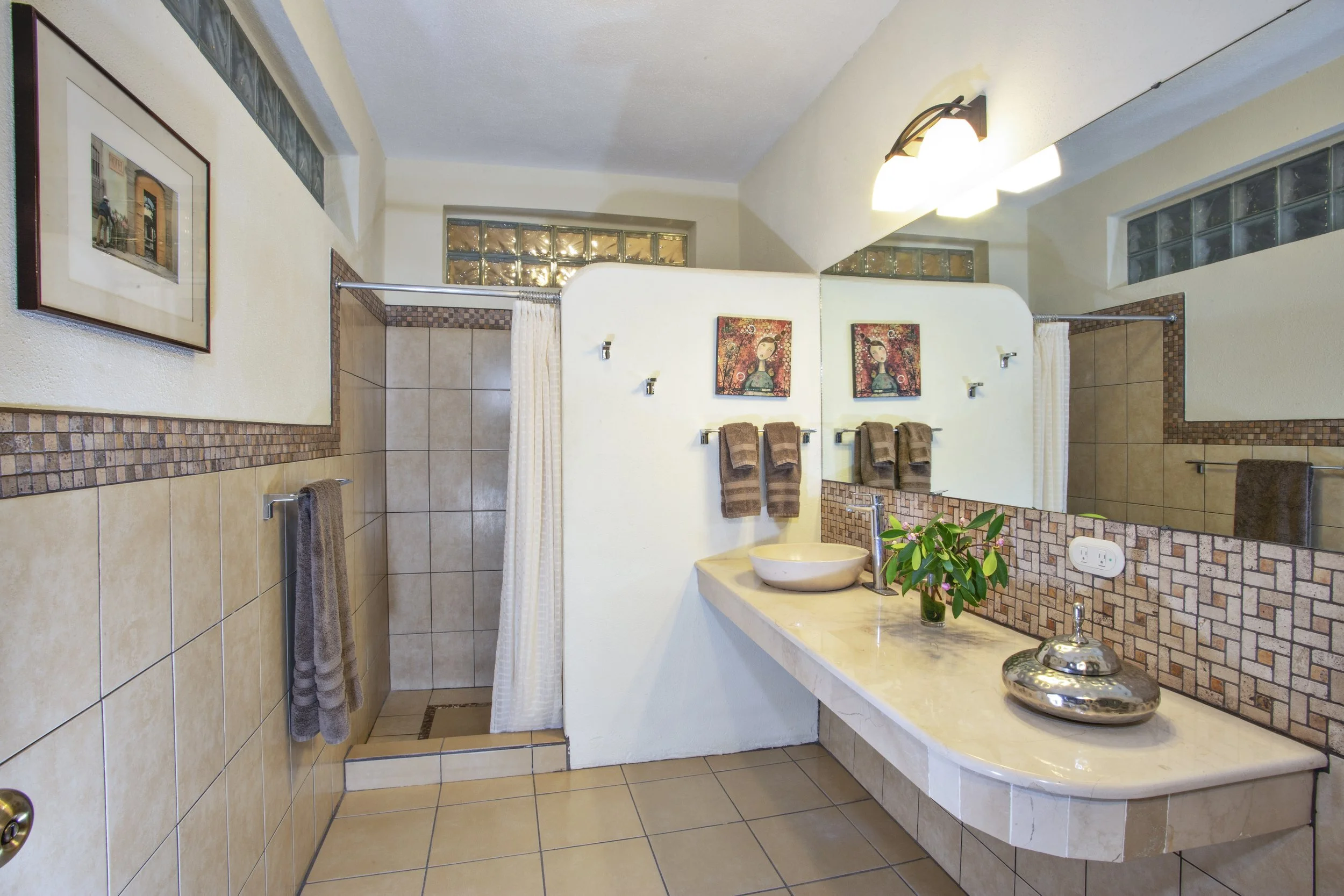 Ginger Suite 19 Bathroom.jpg