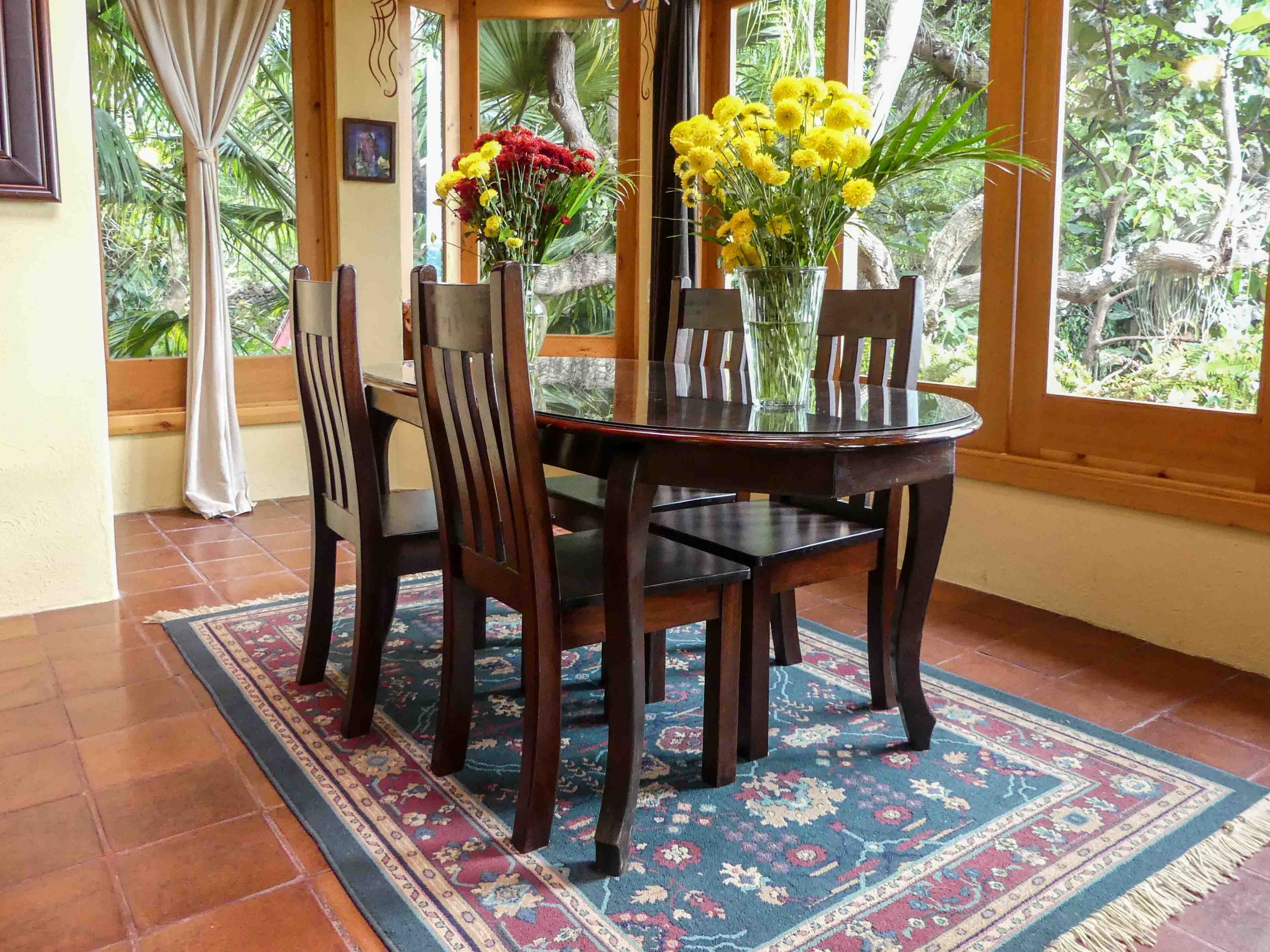 Suite 22 dining area .jpg