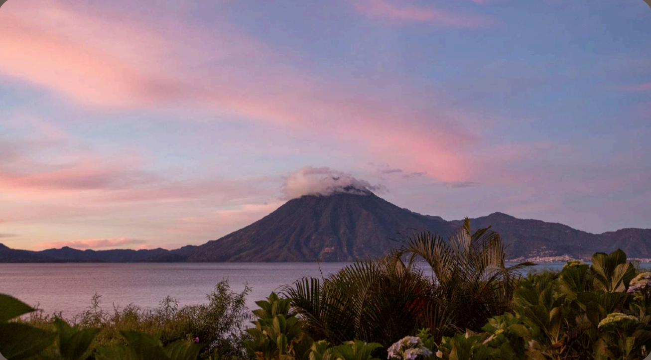 Reconnect Yoga Retreat: Friendsgiving Edition / Shelly Mamo and Lesley Leake