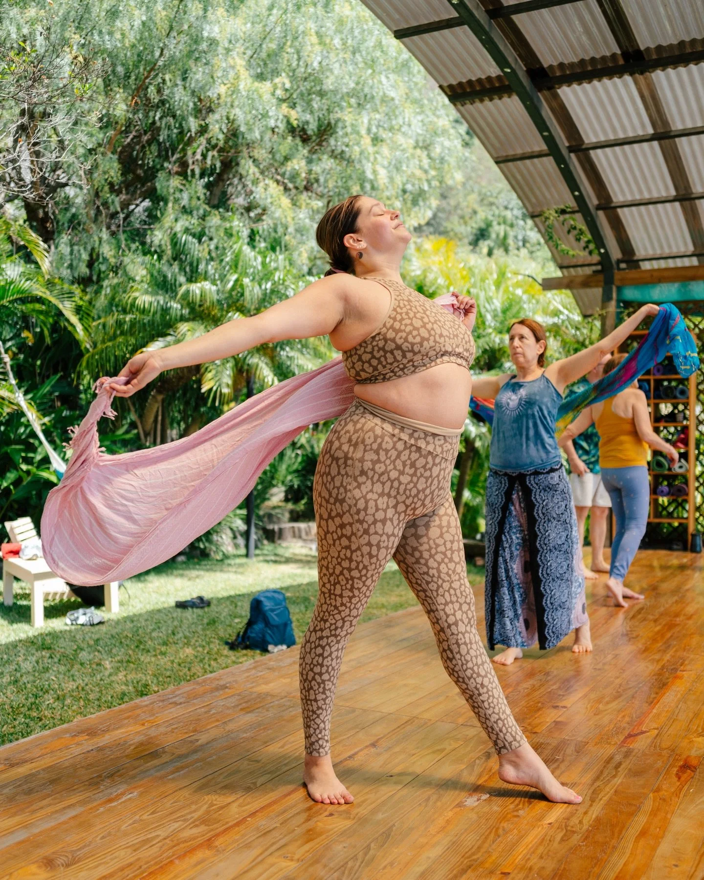 A dance of presence, power, and deep remembering. Strength, softness, and soul &mdash; all in one moment.💫

From the recent dynamic dance with  @uvyboogie and @annekozayoga 🤍🕊️🤍!

📸🤍- @jakesvisuals