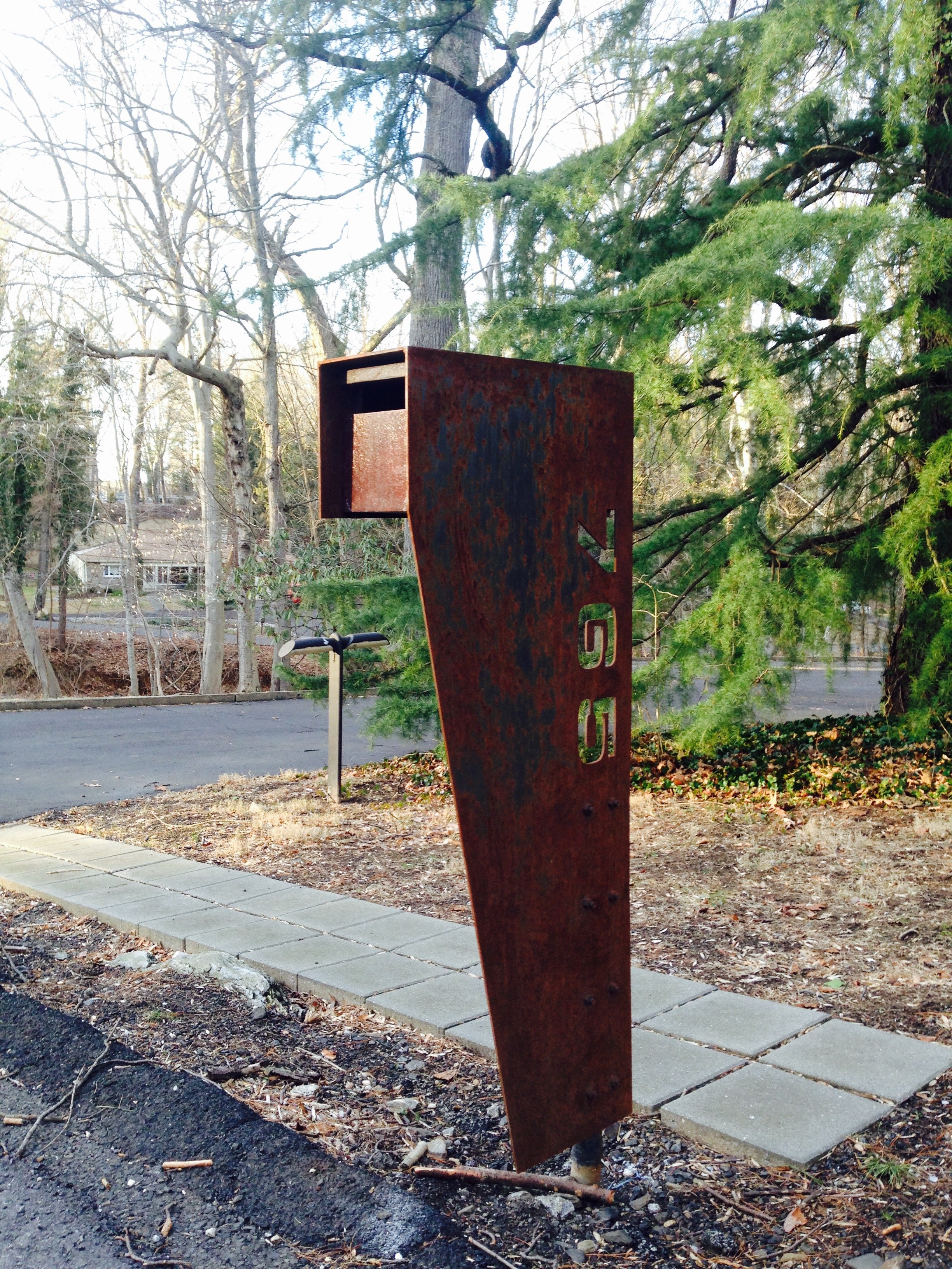 Mature Patina

Architecture at the Scale of Detail
After years of exposure, the Corten steel has developed its characteristic warm, textured finish, giving the mailbox a timeless presence within the landscape. Combining handcrafted fabrication, durab