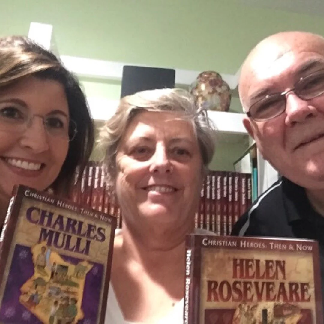 Thank you Connie Albers for your encouragement and wisdom.
.
Geoff and @conniealbers discussing podcasting equipment. They&rsquo;ve both settled on the Rodecaster. (Plus a random Christmas decoration in the mix.)
.
#bengebooks #authors #books #author