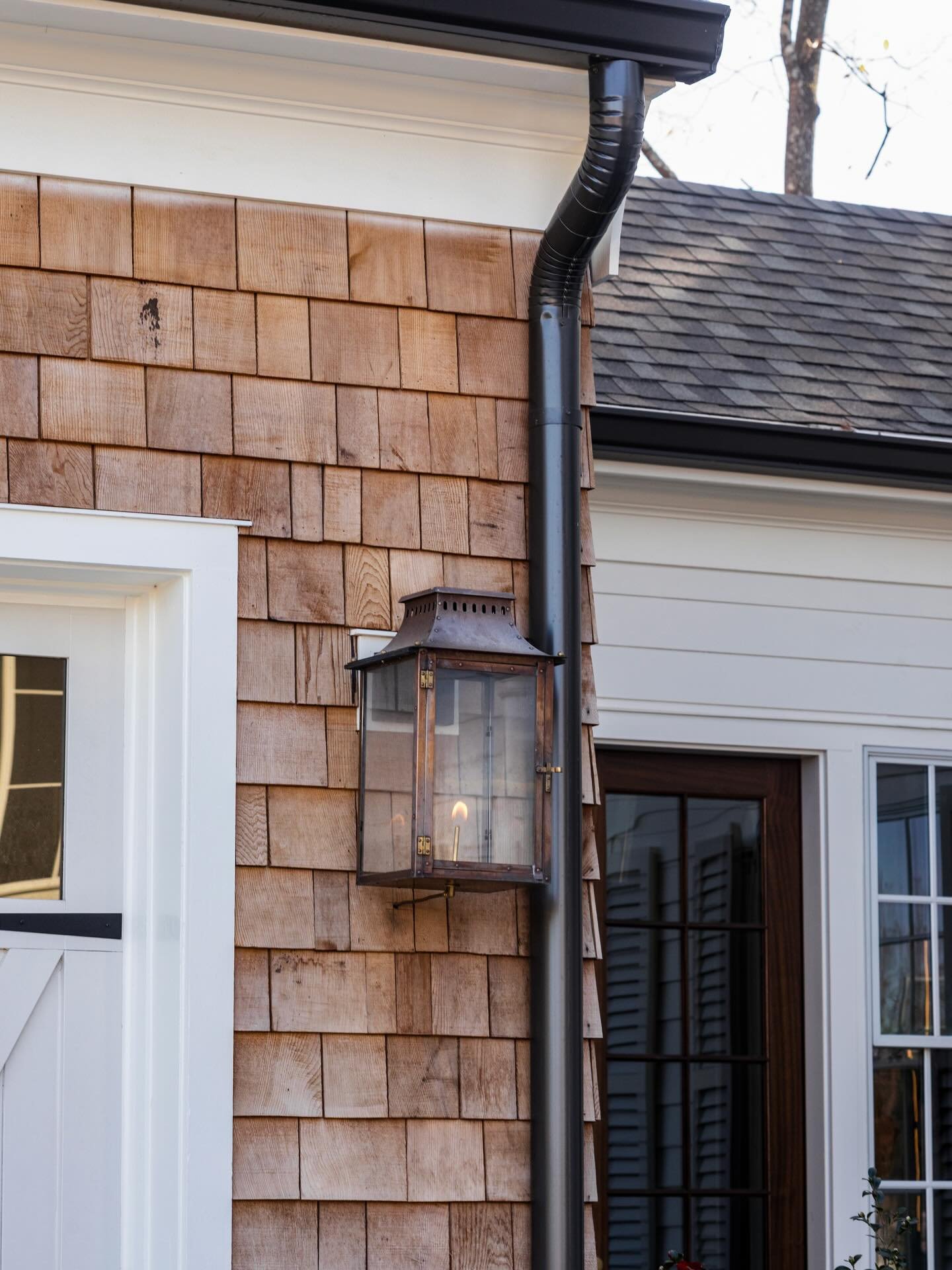 Every detail matters ✨
From the warm glow of custom gas lanterns to the rich texture of natural cedar shake, this home is all about thoughtful design. Notice the clean mitered corners, seamless transitions, and handcrafted finishes&mdash;proof that c