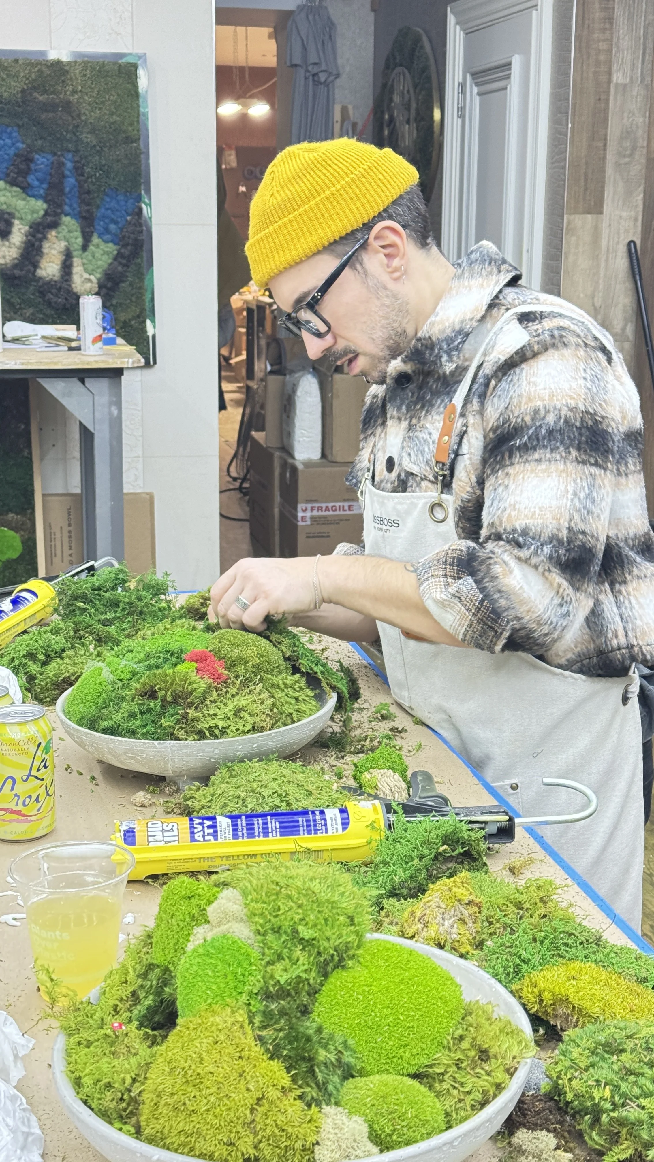 man building a moss bowl during a MossBoss NYC class