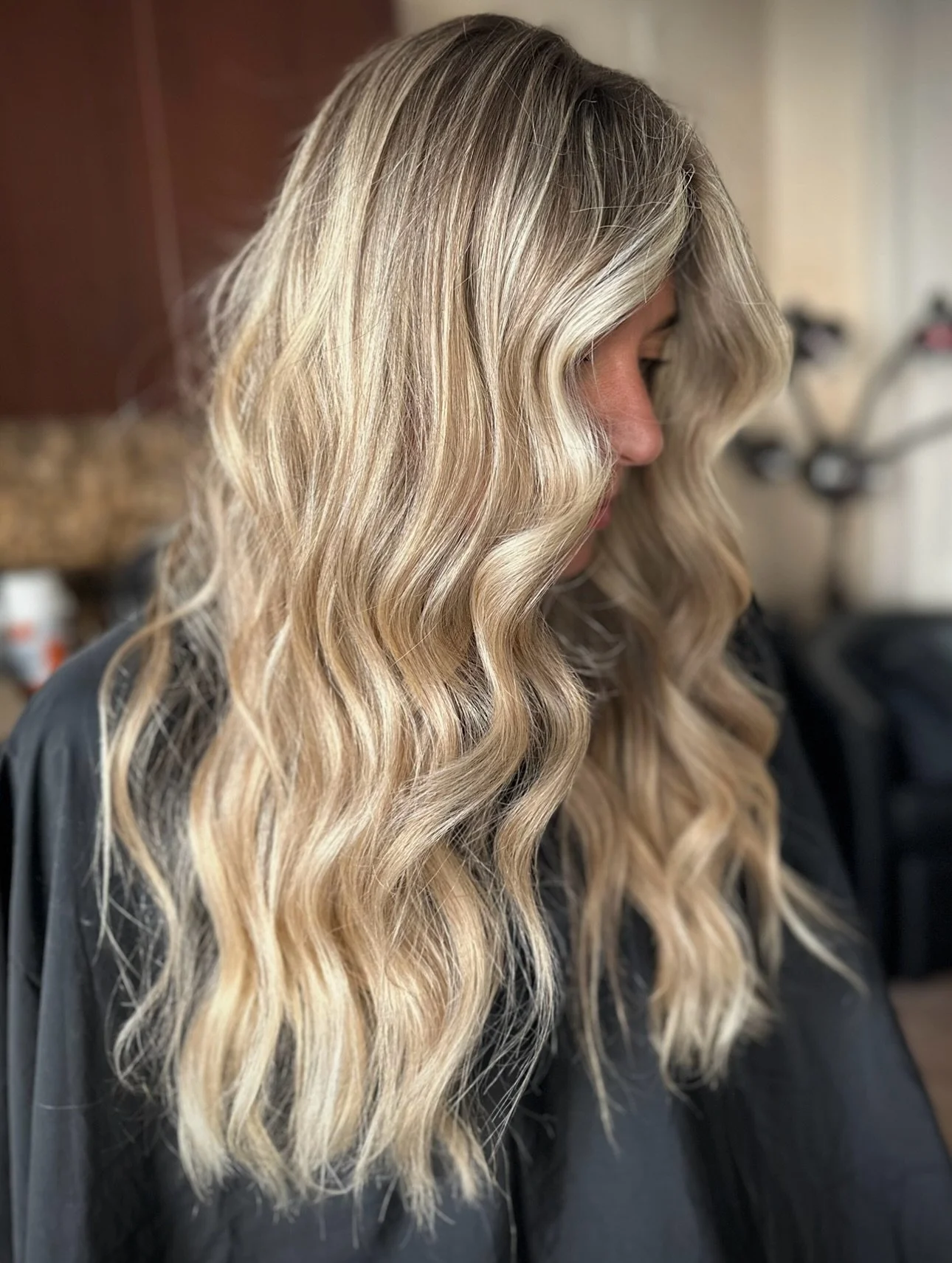 Your hair isn&rsquo;t one size fits all and your color shouldn&rsquo;t be either&mdash;

From buttery blondes to rich brunettes my customized color sessions are designed to enhance your look, your lifestyle and your confidence✨

💫 Let&rsquo;s turn y