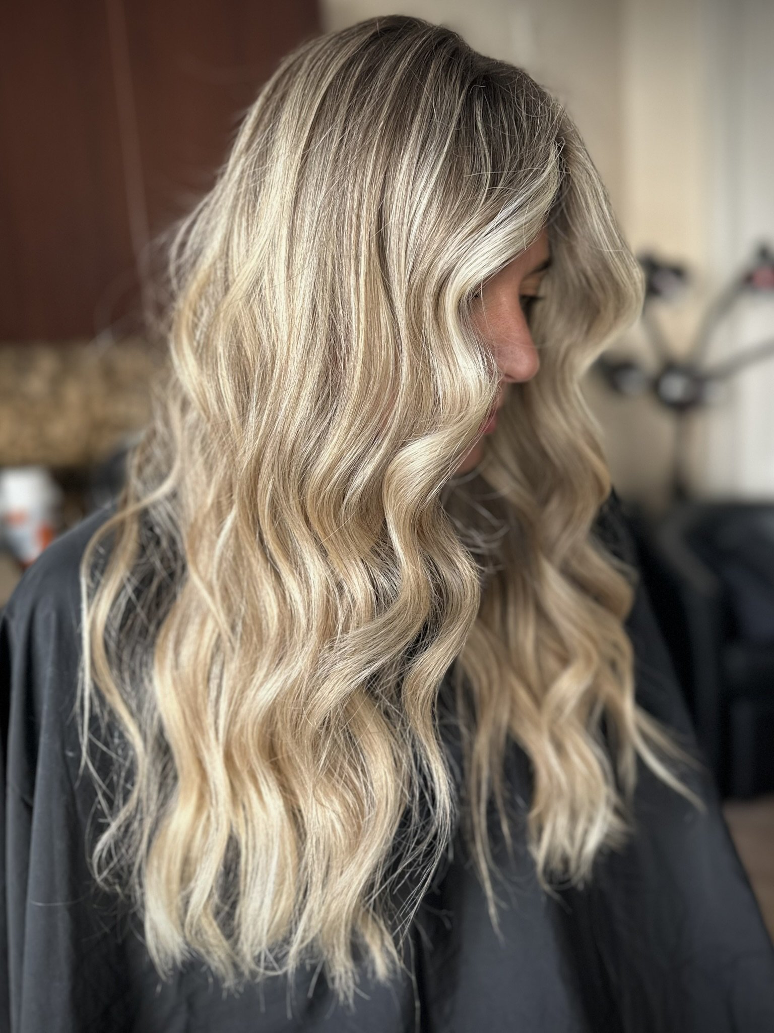 Champagne blonde balayage featuring creamy blonde ribbons, a seamless shadow root, and lived-in dimensional color created by Leah Taylor Salon, a blonde specialist in St. Petersburg, Florida.