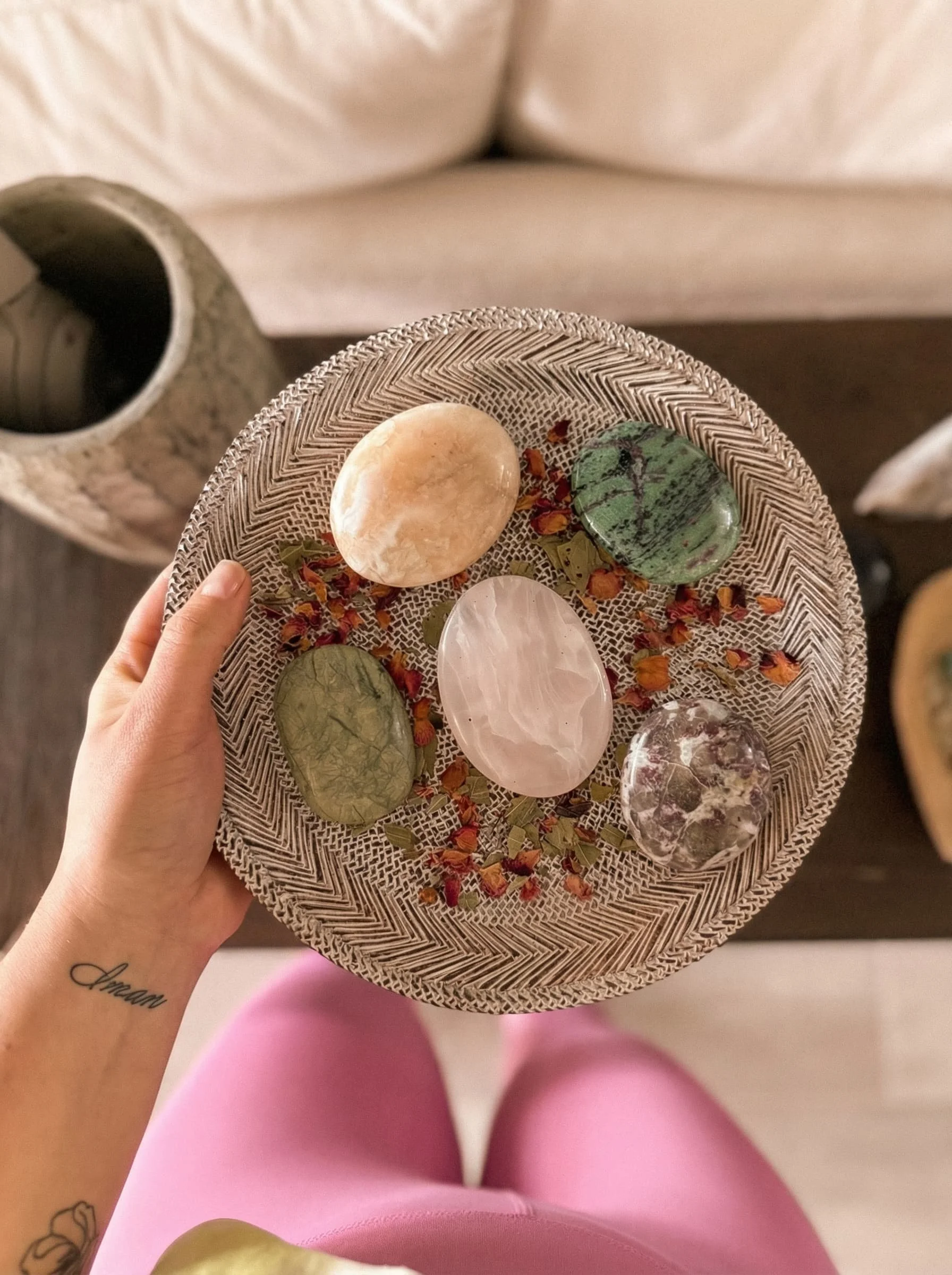 image-dejablooms-palmstones-basket.jpg