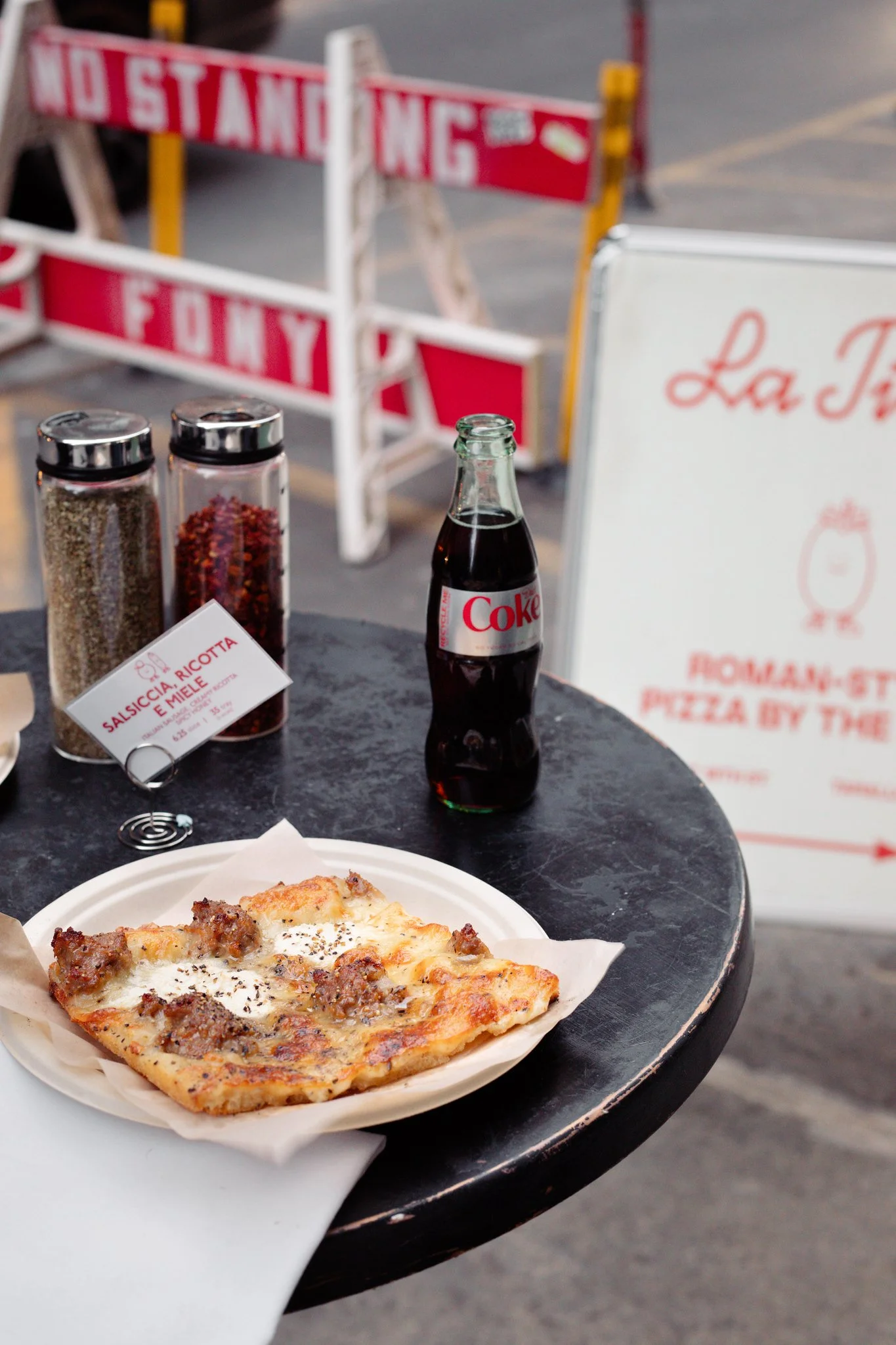 SALSICCIA, RICOTTA E MIELE - italian sausage, creamy ricotta, spicy honey