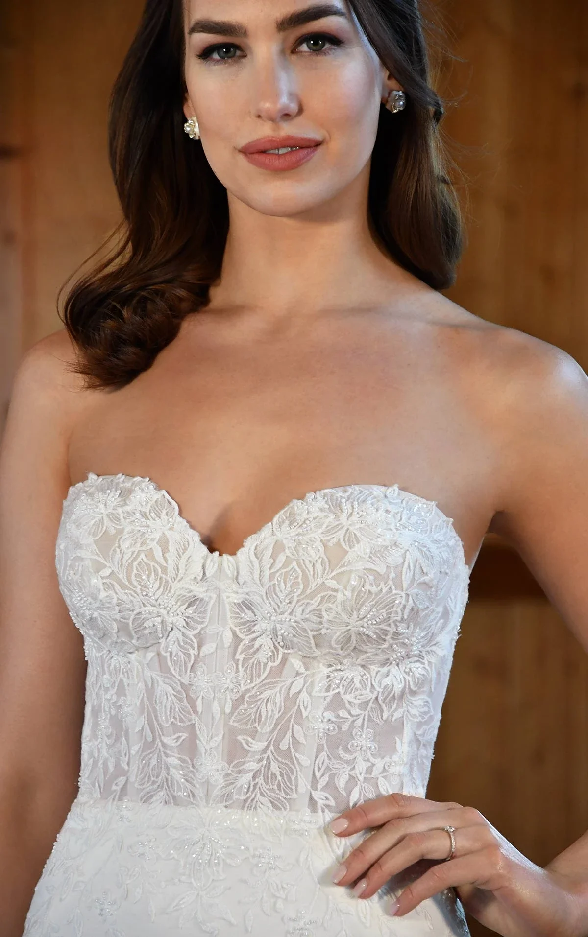Glamorous Strapless Column Wedding Dress with Sweetheart Neckline