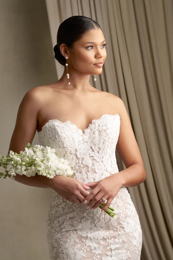 Strapless Lace Sheath Wedding Dress with Sweetheart Neckline