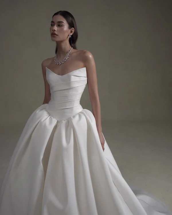 Strapless Sculpted Ballgown With Timeless Couture Elegance