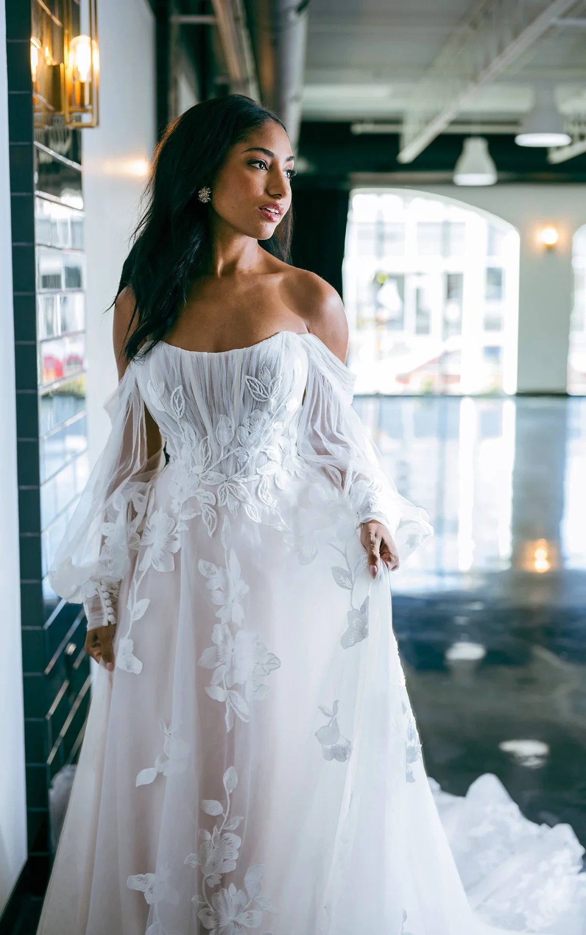 Romantic Strapless Lace Aline Wedding Dress with Detachable Sleeves