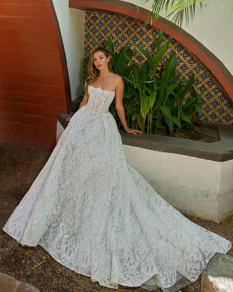 Vintage Lace Wedding Dress with Pockets and Strapless Neckline