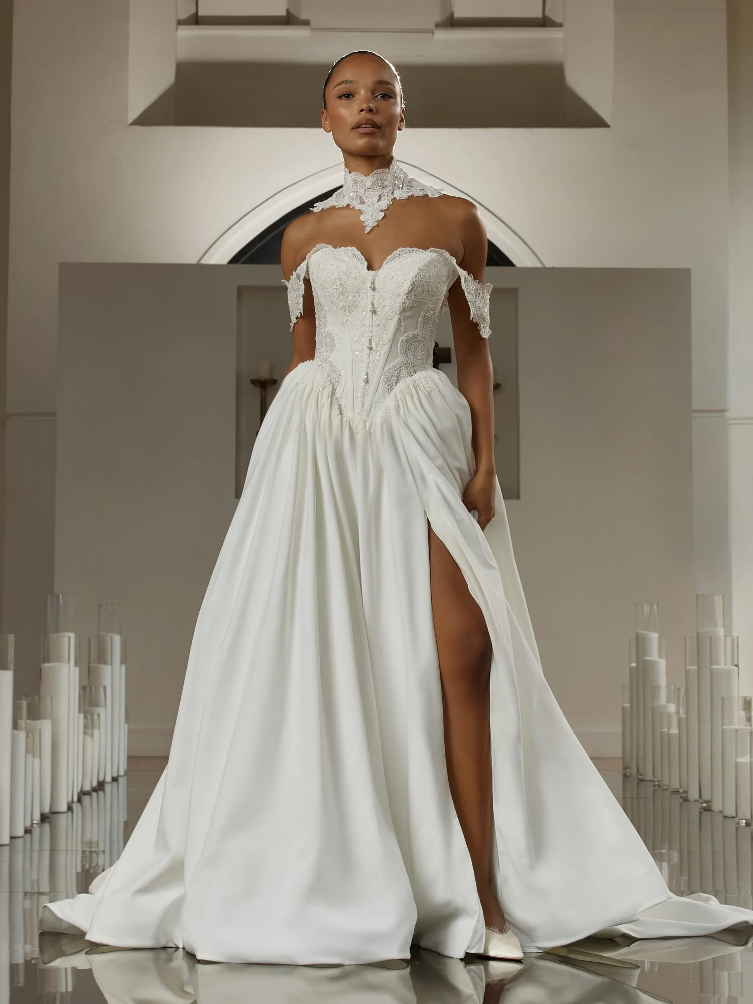 The strapless, sweetheart neckline is trimmed by scalloped lace, softening the shape of the bodice.