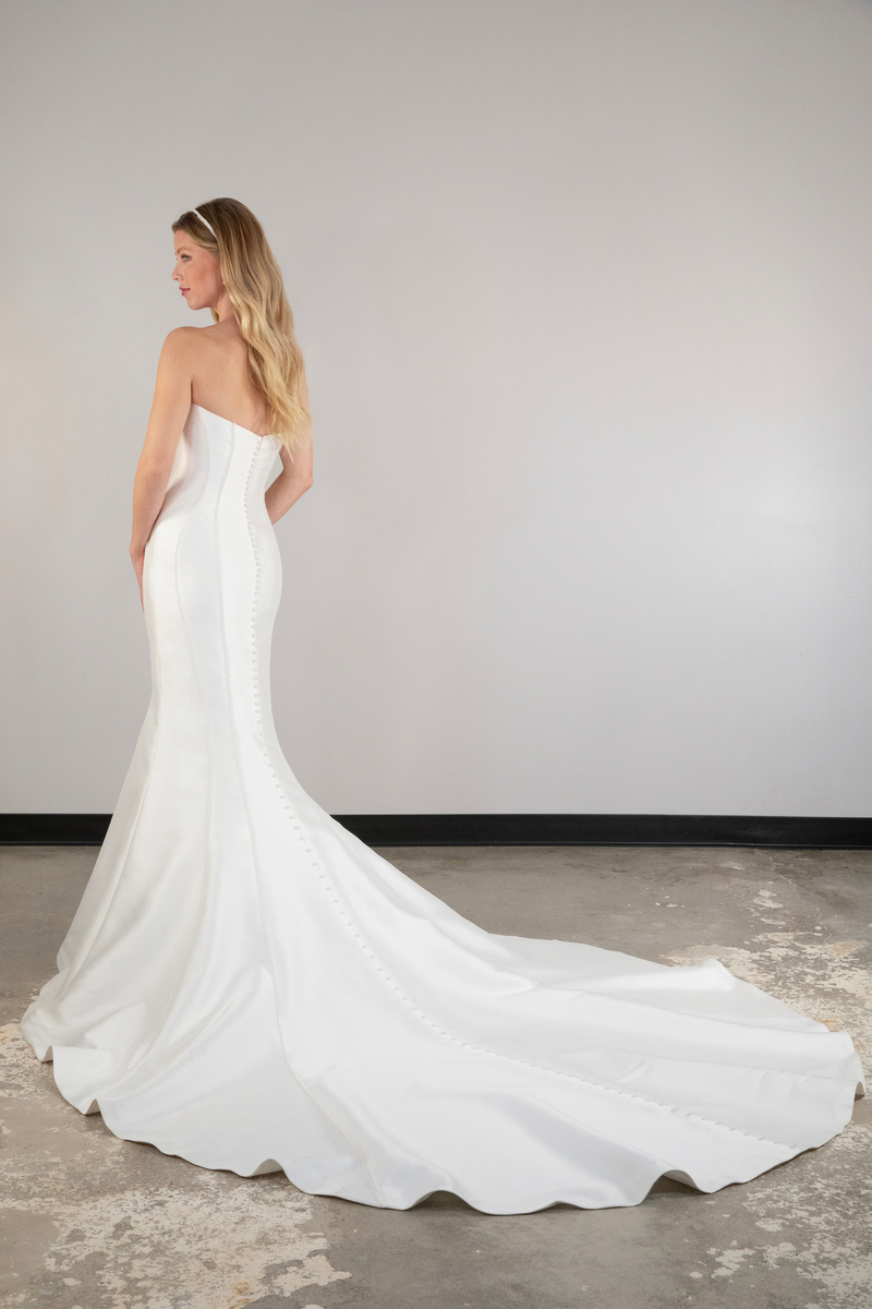 Sexy Strapless Plunging Fit and Flare Mermaid Gown in Mikado