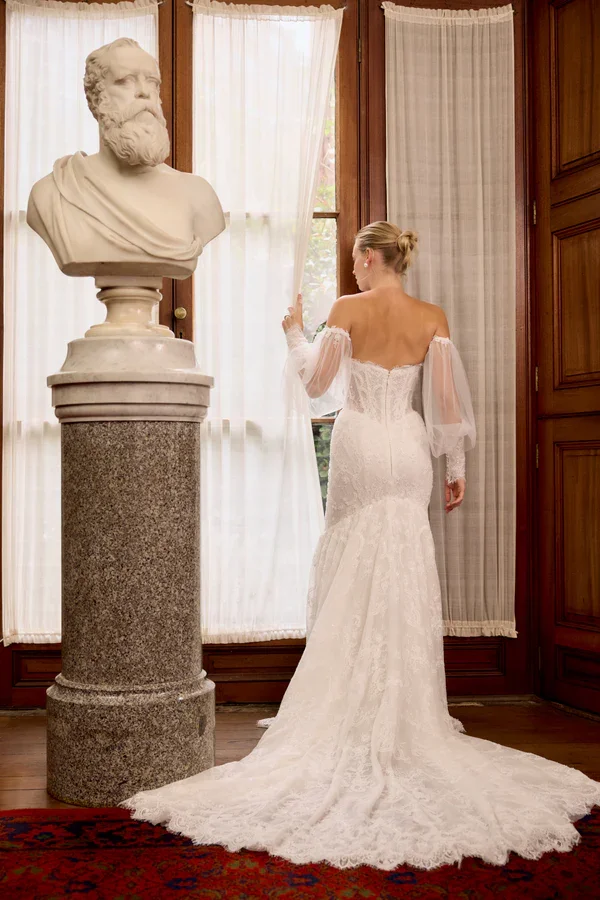 The Eternity gown embodies a perfect balance of sophistication and modern glamour.