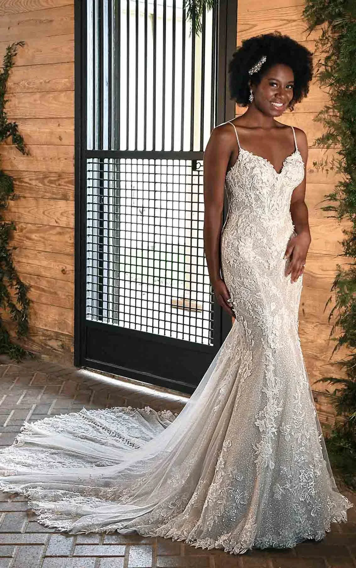Sexy Trumpet Wedding Dress with Sparkling Floral Lace and Sweetheart Neckline