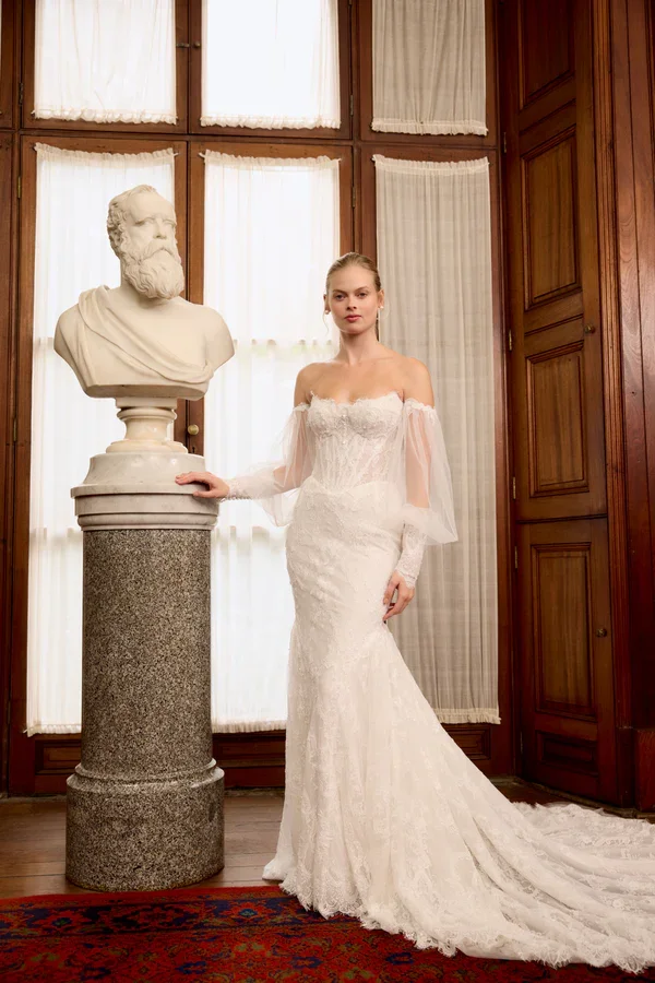 The Eternity gown embodies a perfect balance of sophistication and modern glamour.