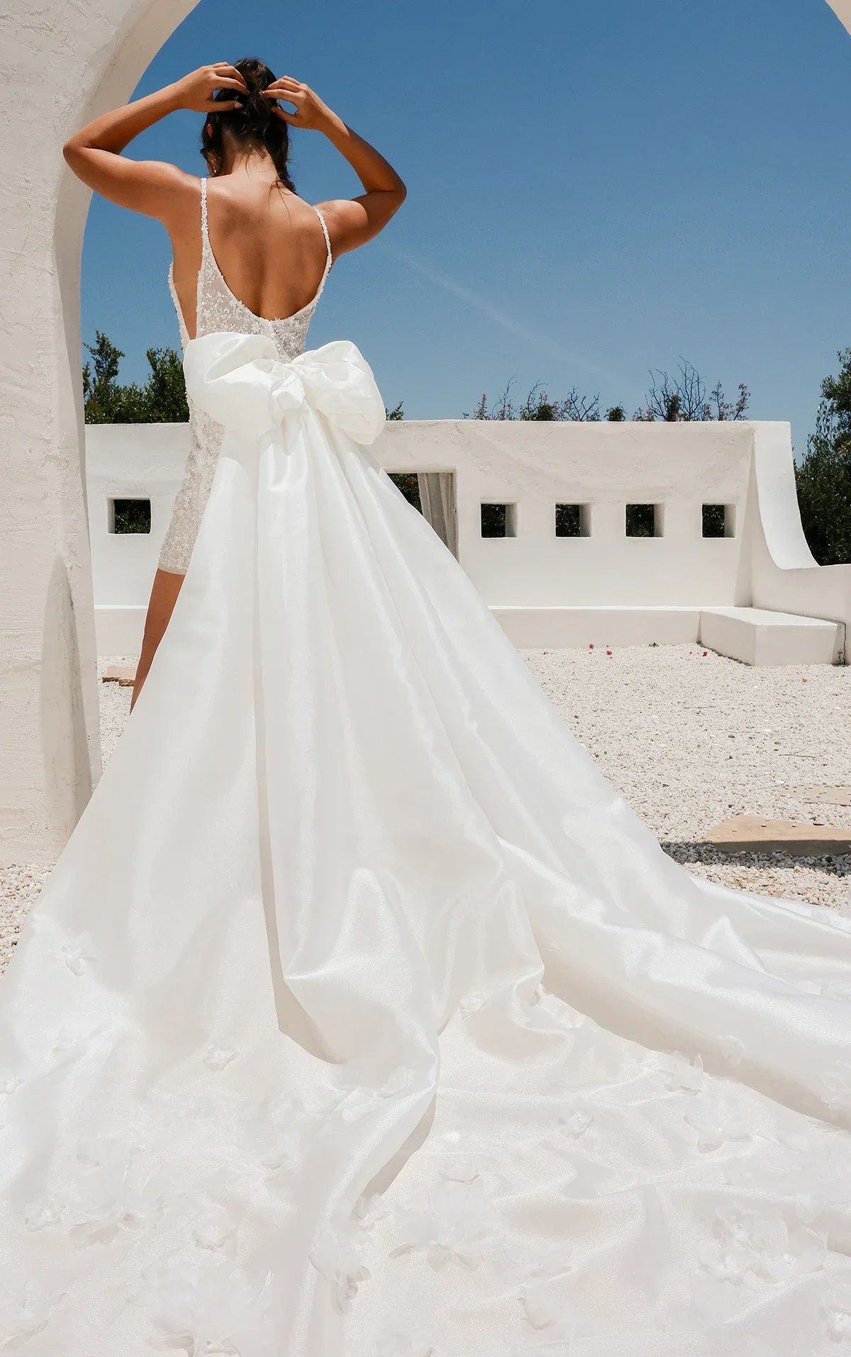 Sexy Sparkling Wedding Dress with Detachable Bow Train