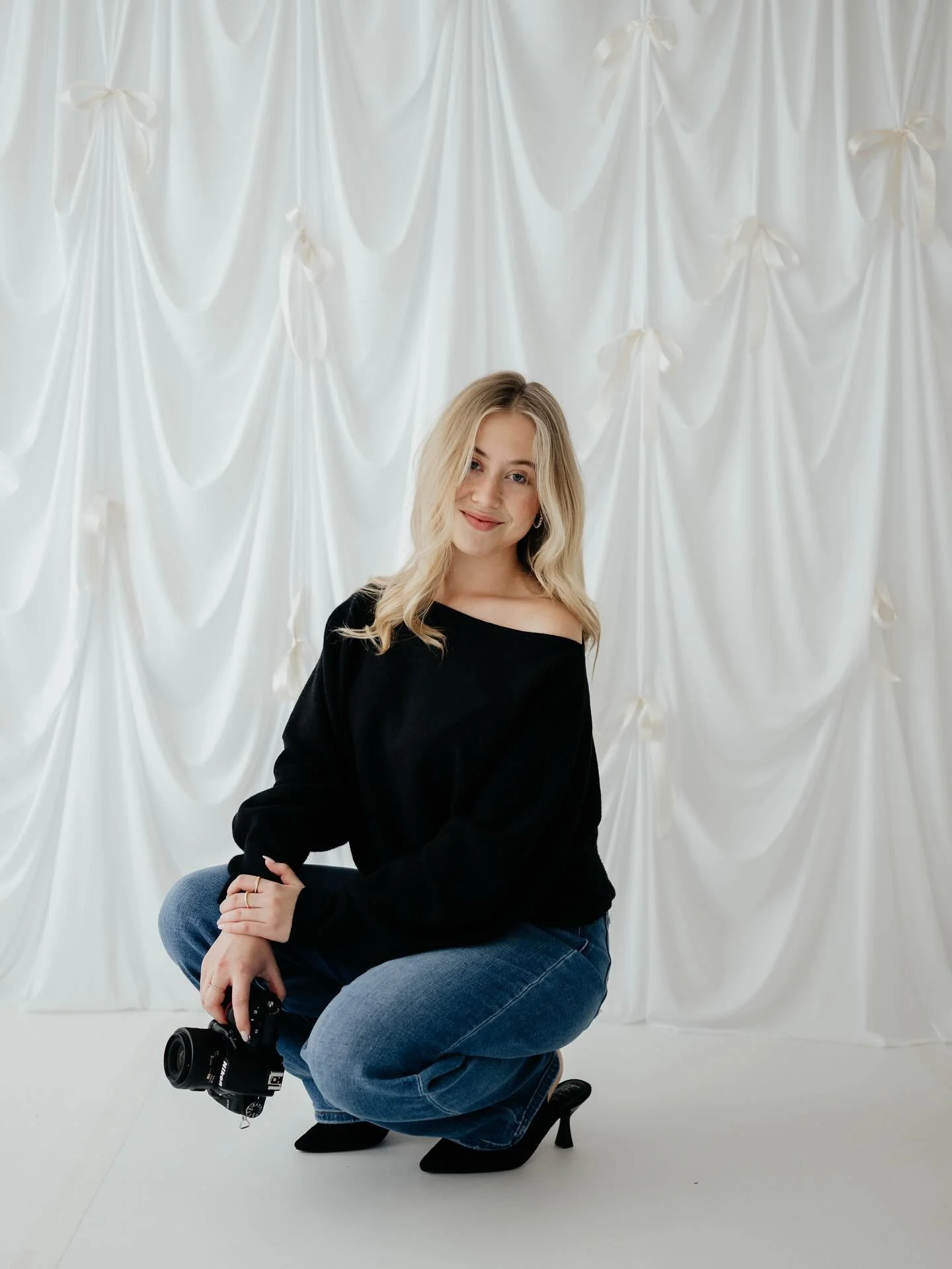 Just some cutie branding photos with @graciekphoto !! She&rsquo;s the best and so so sweet!! 🖤📸