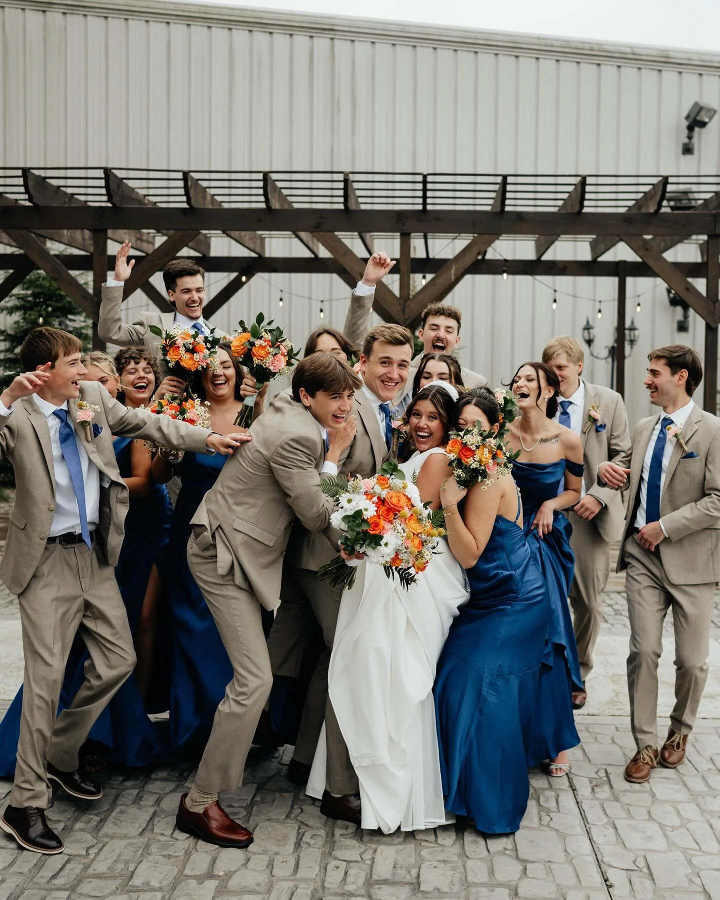 LOVEEEE a good wedding party photo!! 

One of the most fun parts of the day is taking big group pictures of the whole wedding party! People will never fail to make me laugh which honestly makes it 10x more fun!! Also seeing the bride and groom with t