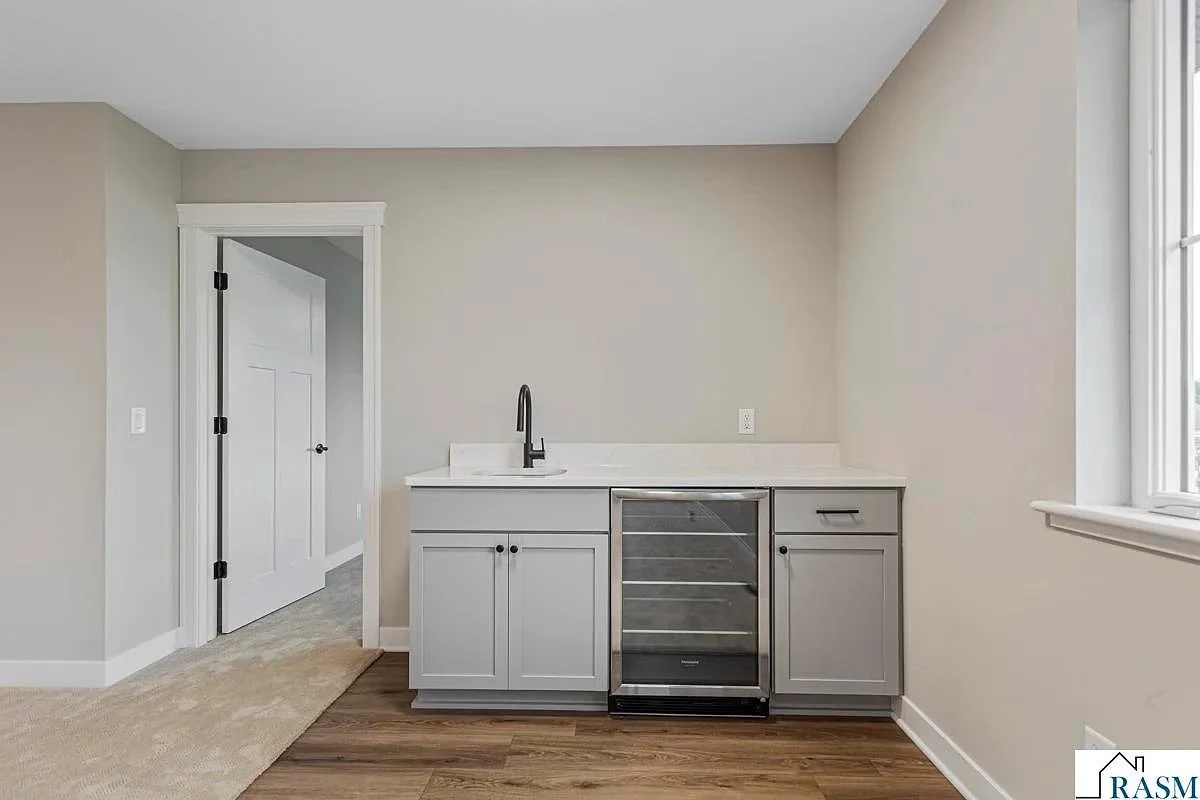 124 Joshua wetbar.jpg