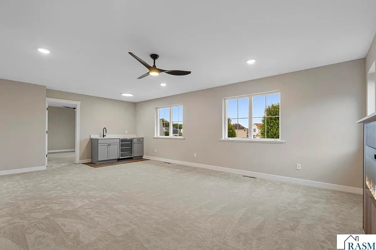 124 Joshua upstairs family room.jpg