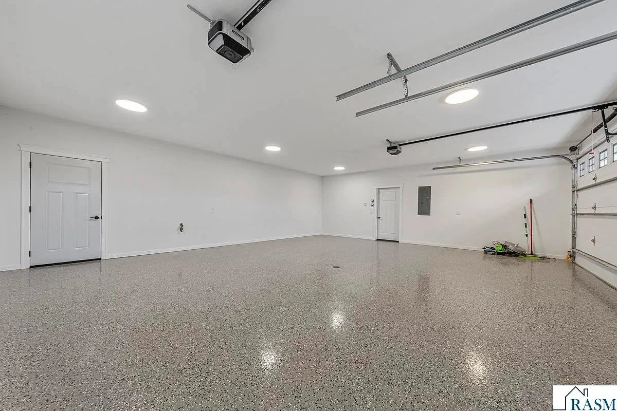 124 Joshua garage.jpg