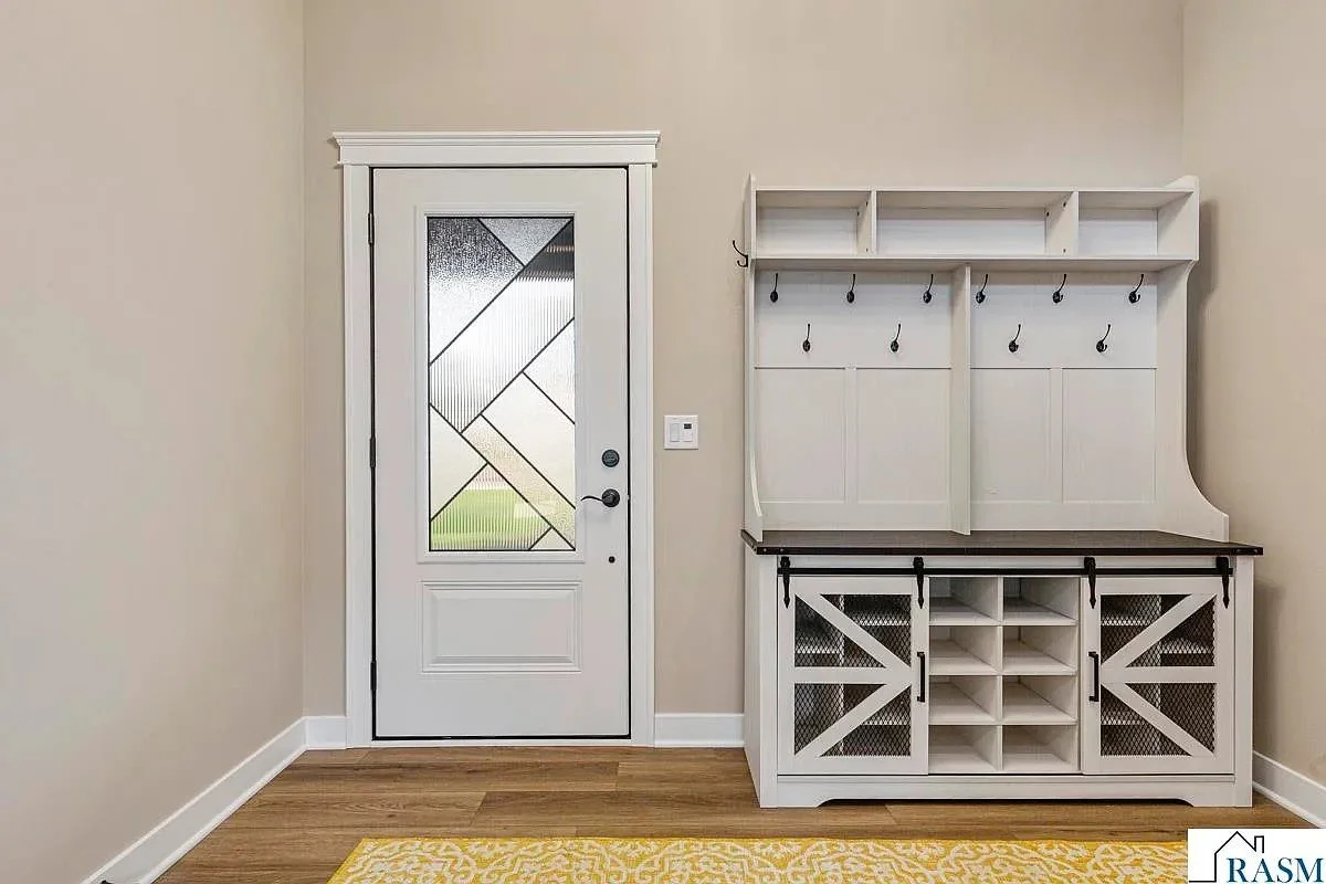 124 Joshua front entry.jpg