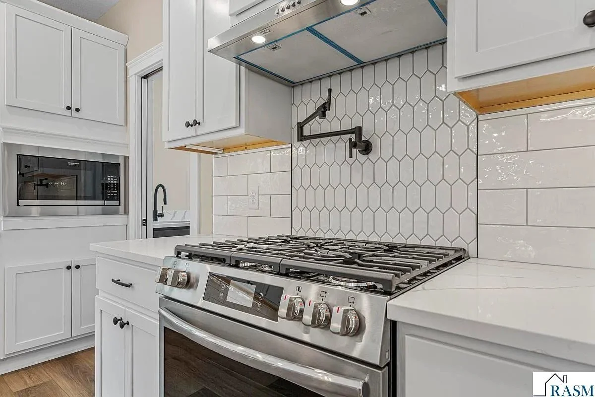 124 Joshua kitchen view4.jpg