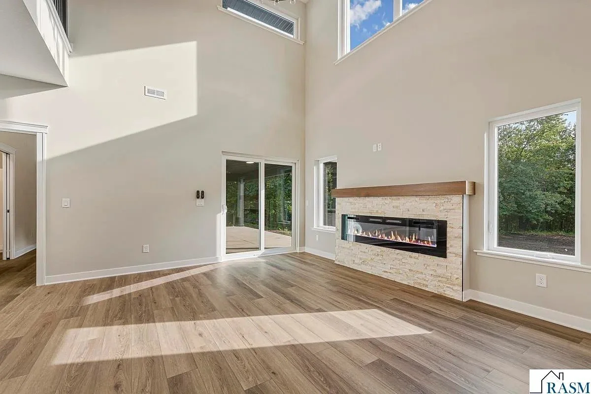 124 Joshua family room view2.jpg