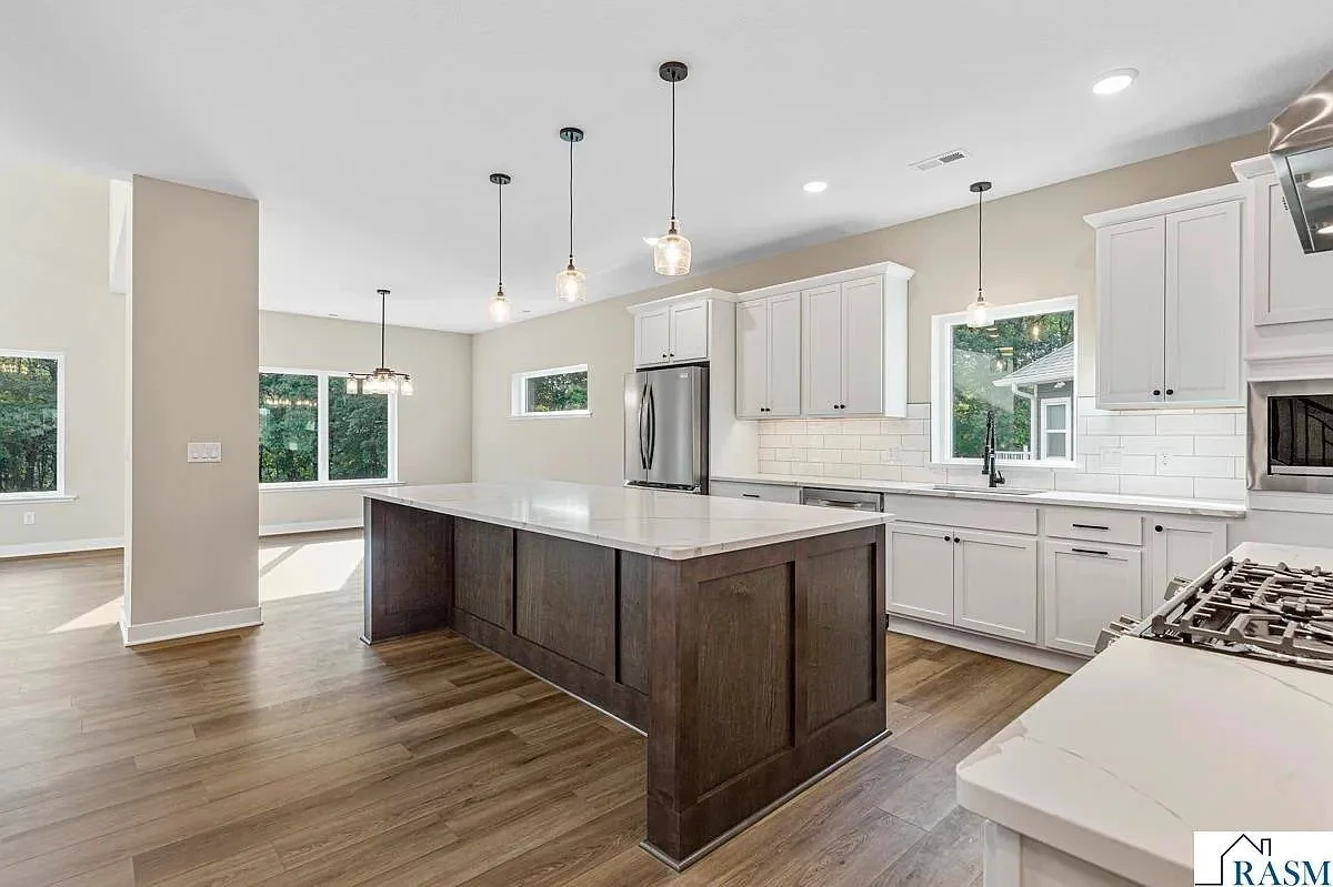 124 Joshua kitchen view2.jpg