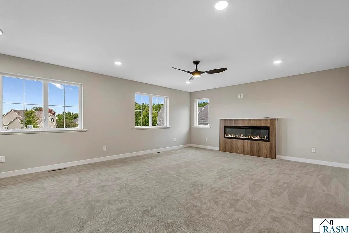 124 Joshua upstairs family room view2.jpg