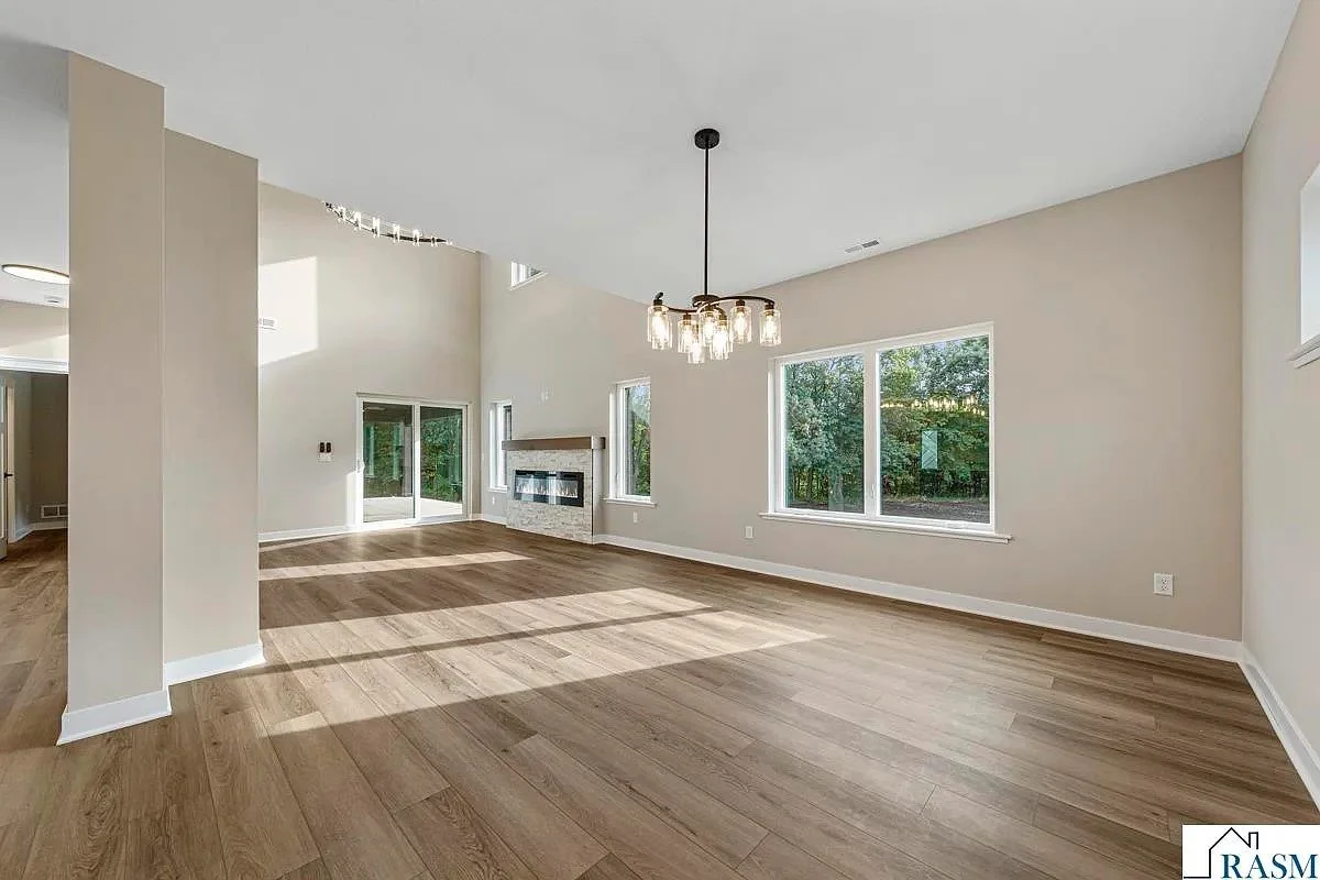 124 Joshua dining room view2.jpg