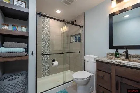 120 Joshua Miain fllor bath.jpg