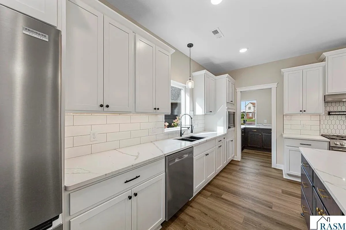 124 Joshua kitchen view5.jpg