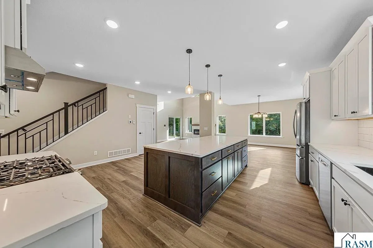 124 Joshua kitchen view3.jpg