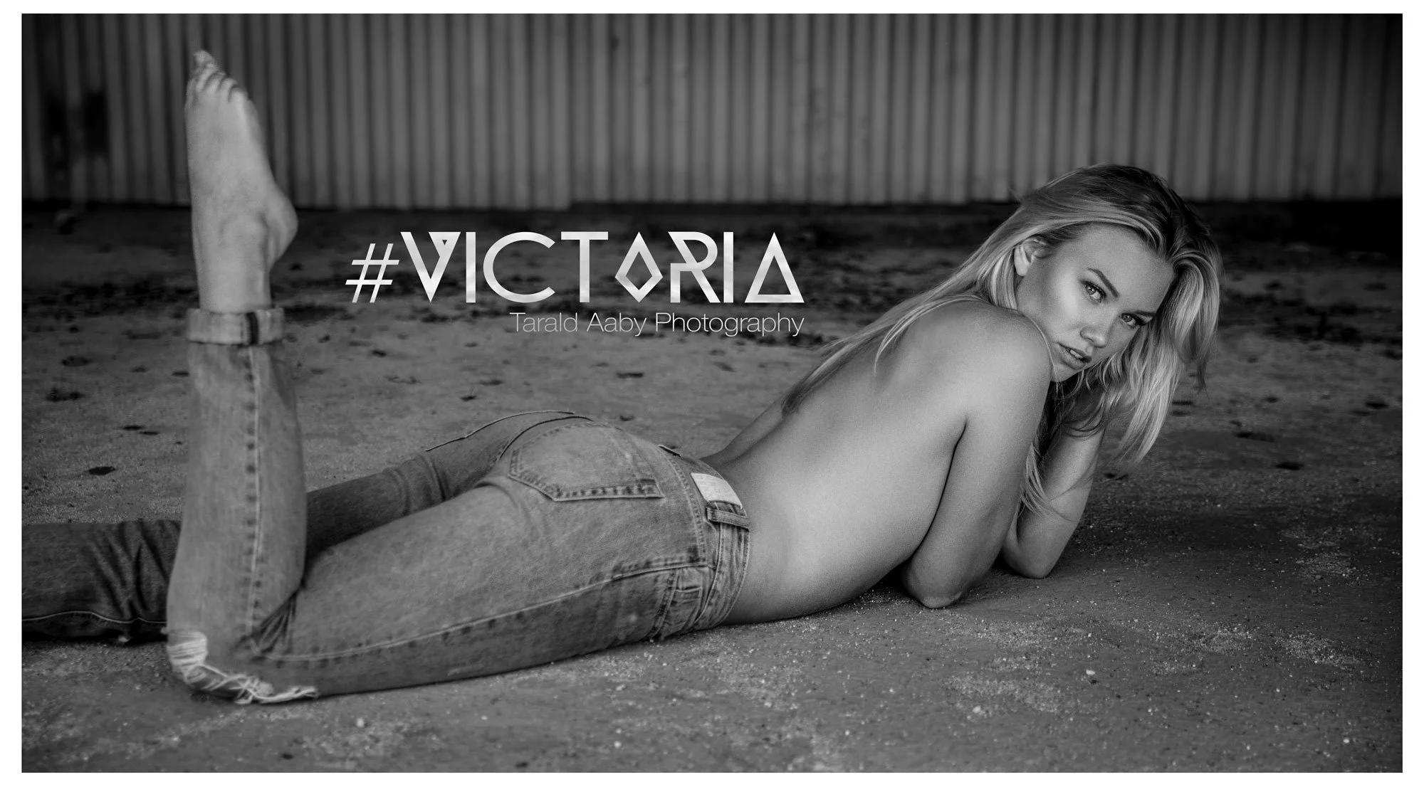 Victoria-B&W-Cover.jpg