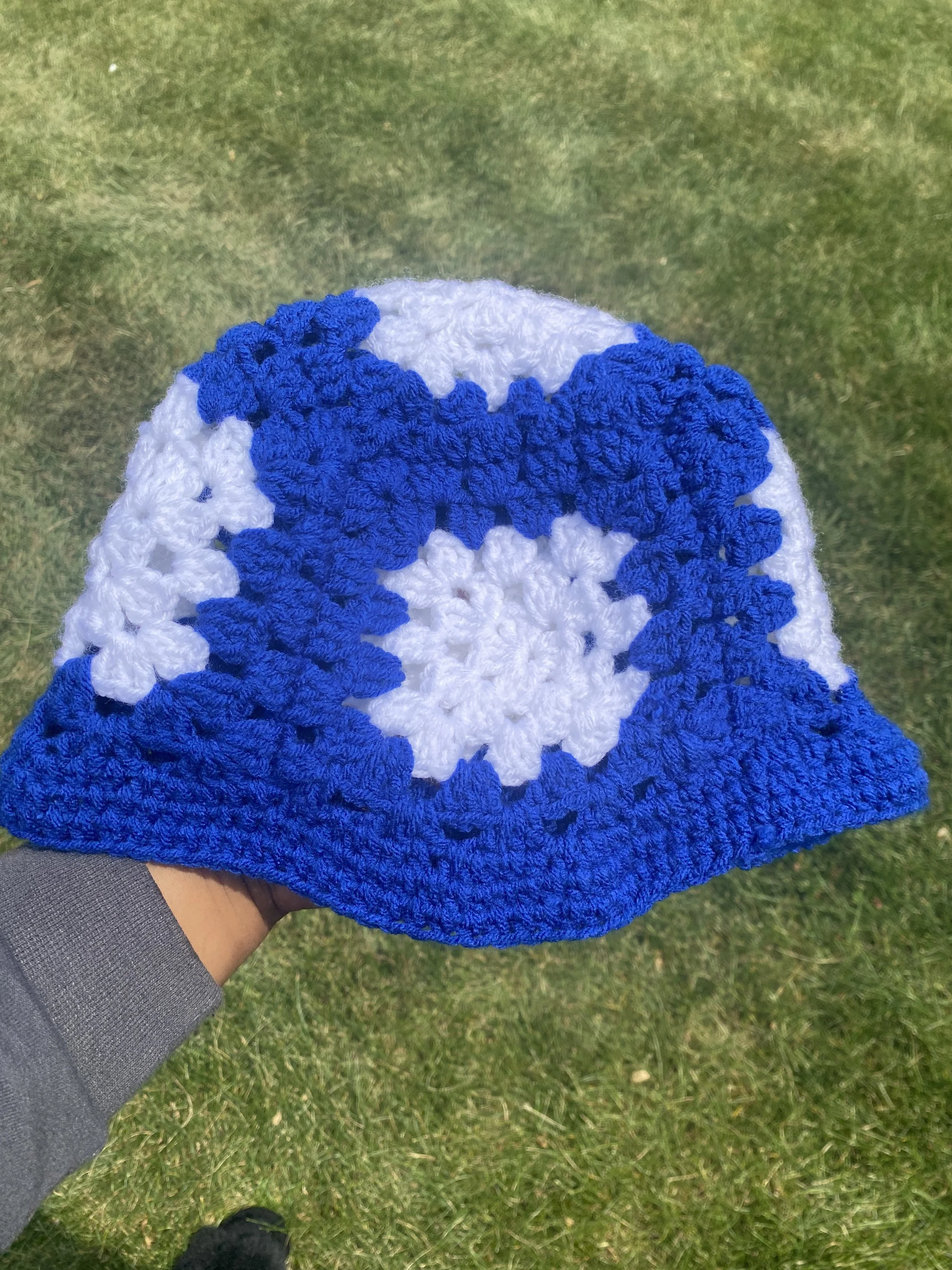 Blue and white granny square crochet bucket hat.JPG