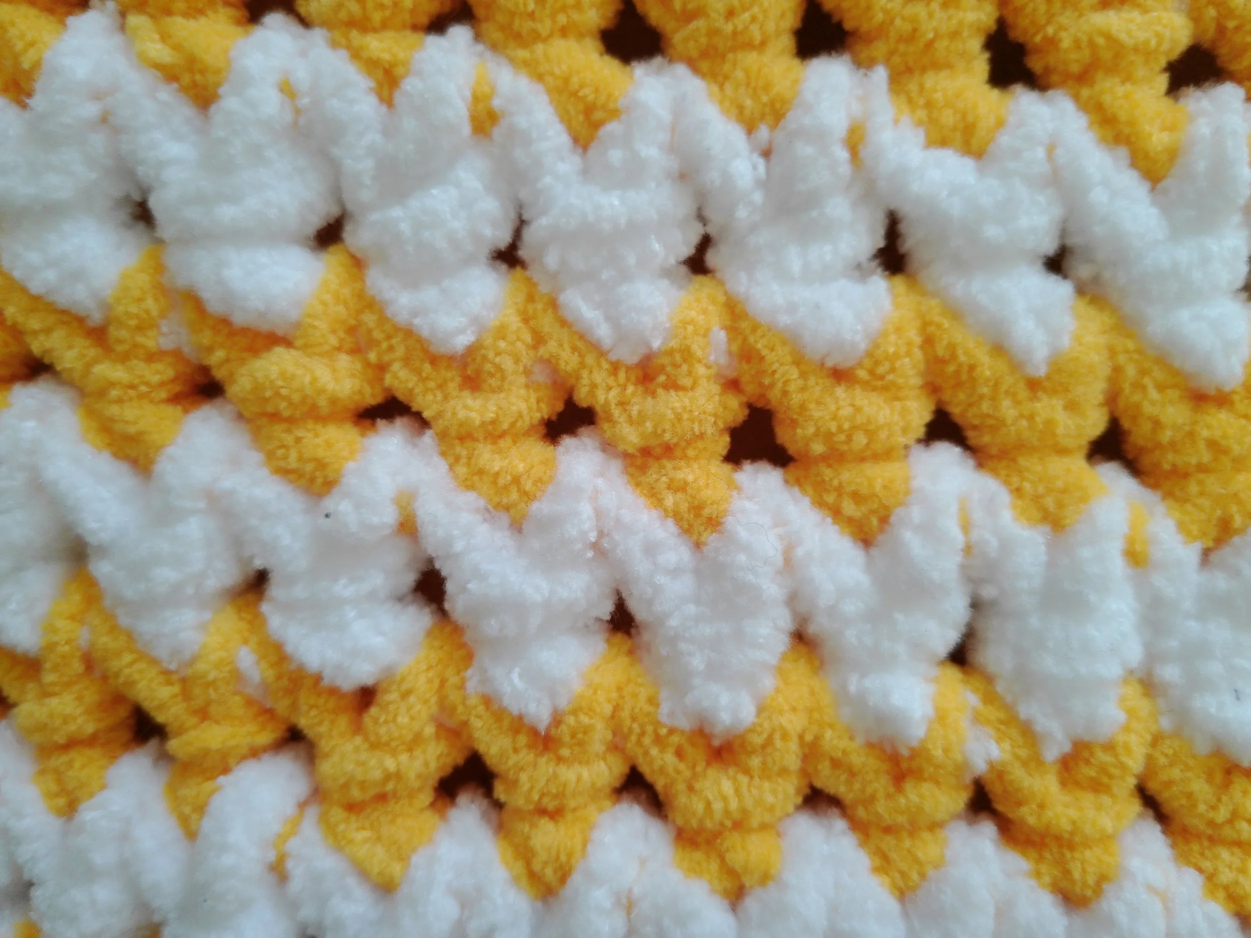 Yellow and White Soft Fluffy Jumbo Pillow_Texture.JPG