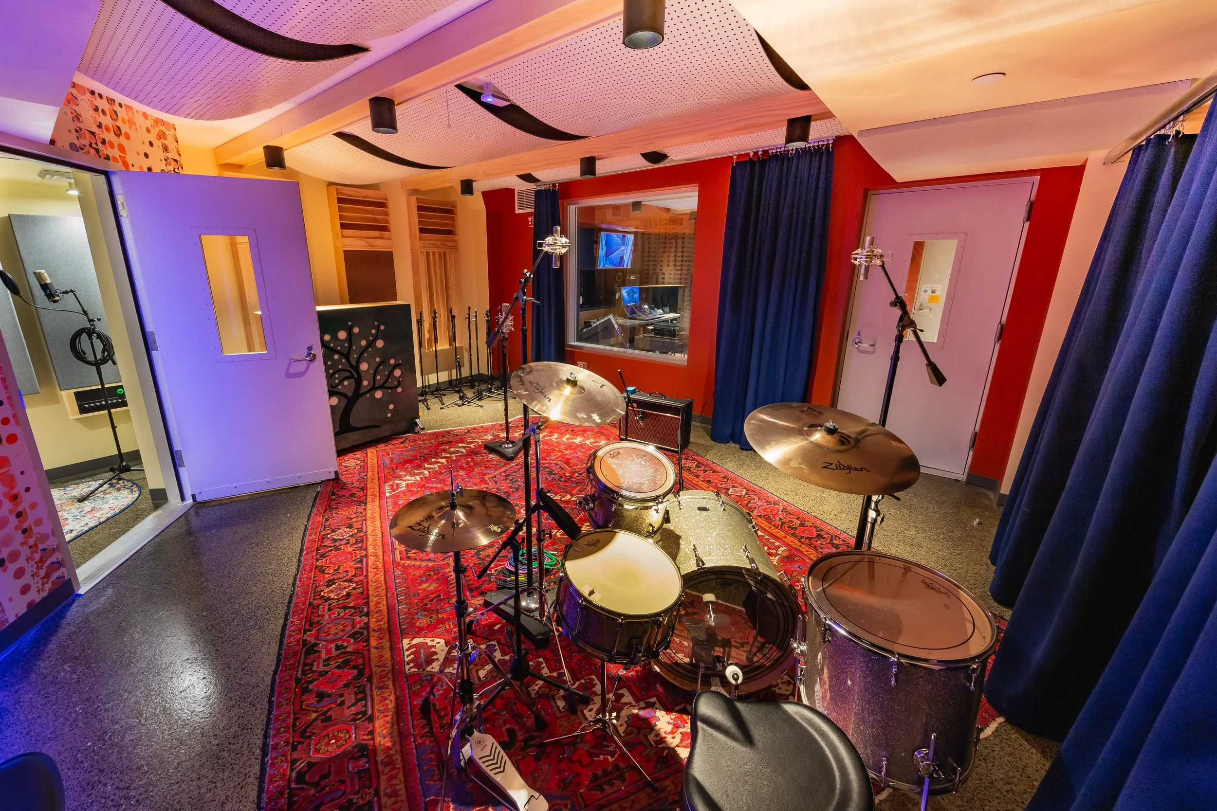 1_TheRecordCo-7600-Studio B-©JennyBergman2021.jpg