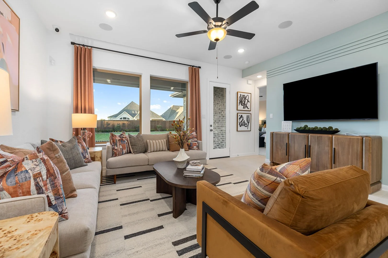manvel-houston-modern-living-room-open-concept-interior-real-estate-model-home-photography.jpg