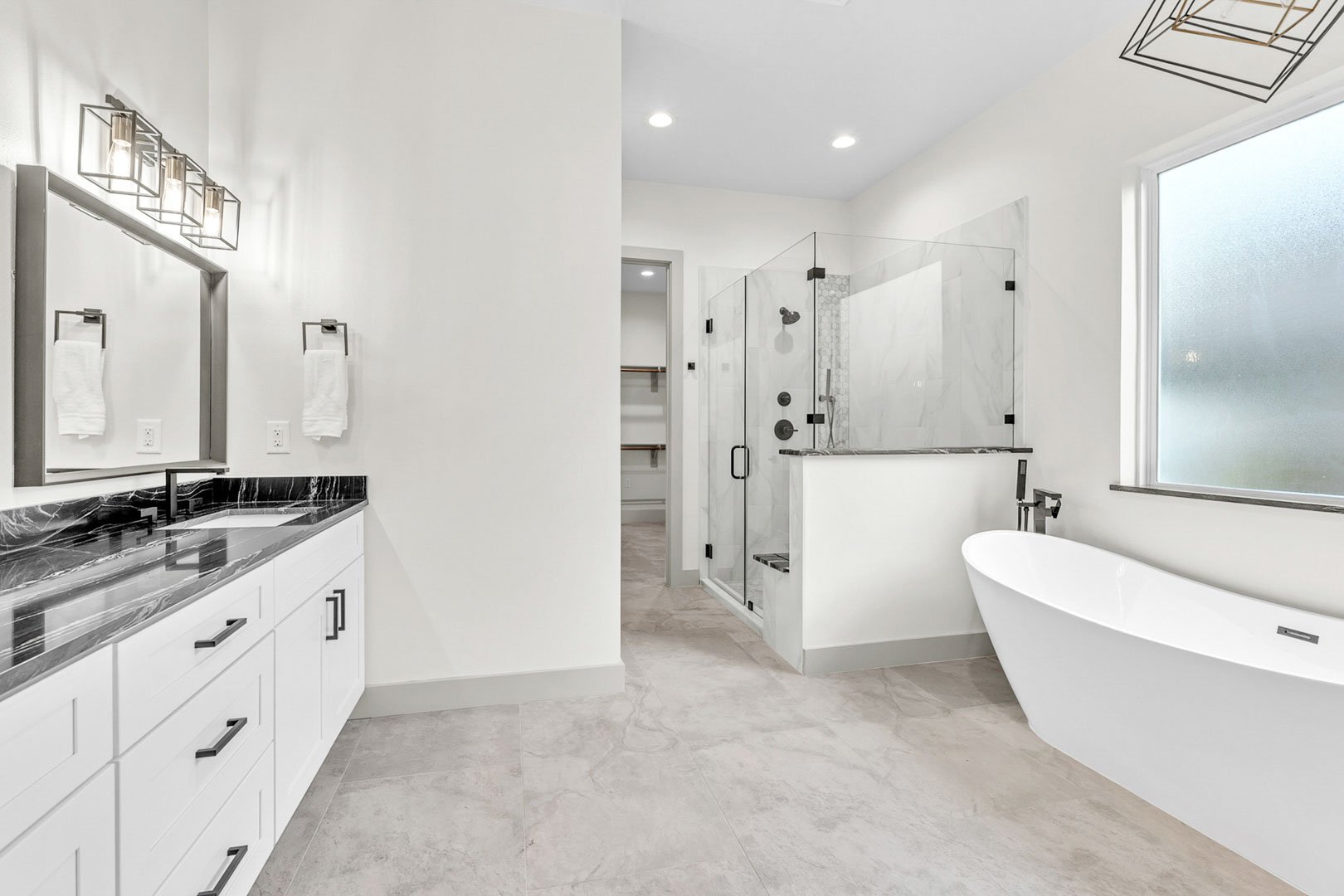 modern-houston-tx-real-estate-photography-interior-master-bathroom.jpg