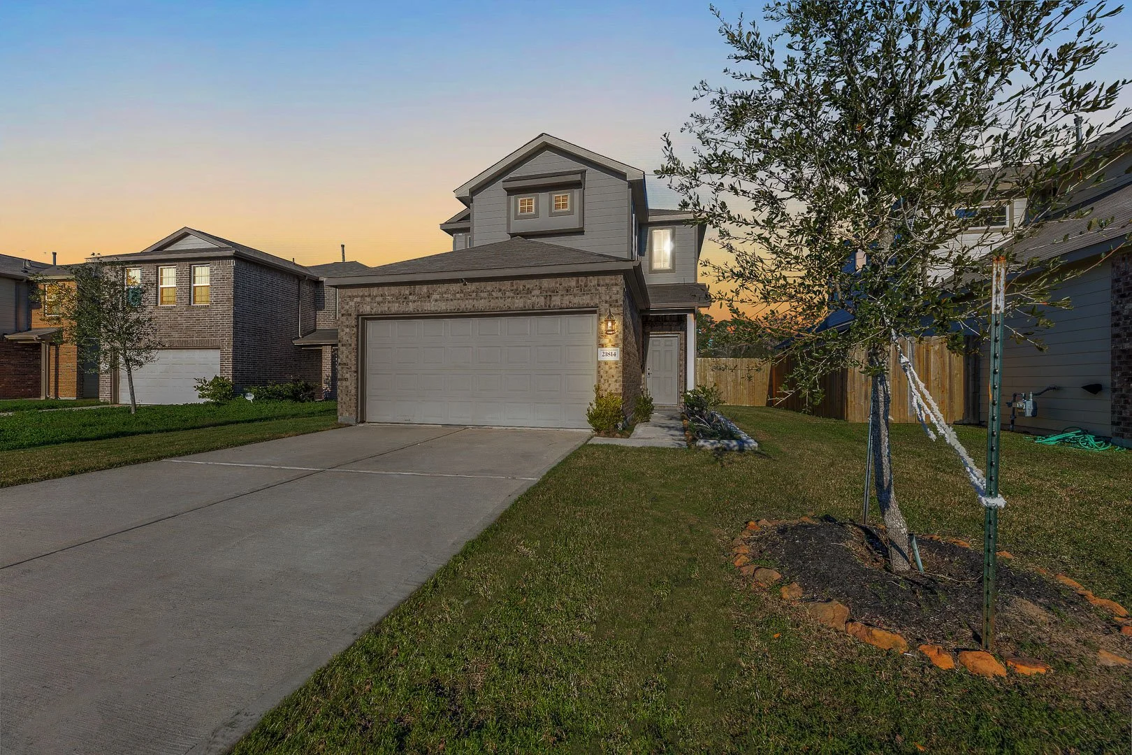 humble-tx-real-estate-exterior-twilight-photography-modern-for-lease.jpg