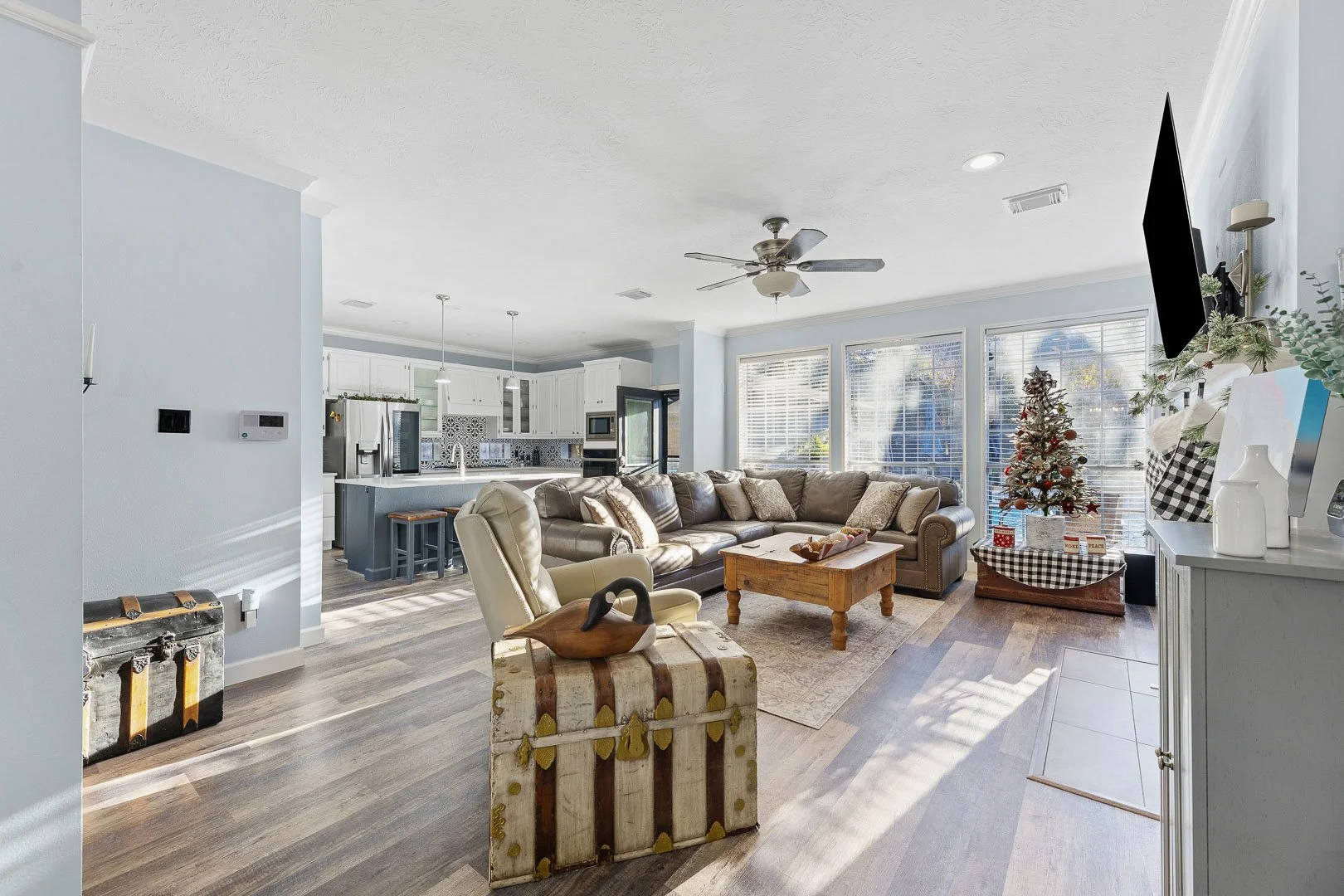 the-woodlands-tx-open-concept-living-room-kitchen-luxury-interior-real-estate-photography-for-sale-lease.jpg