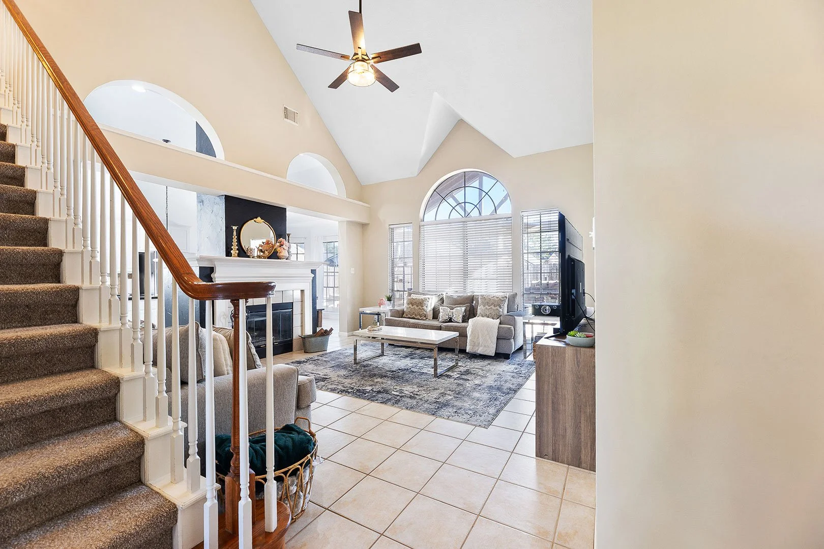 modern-luxury-houston-tx-real-estate-professional-photographer.jpg